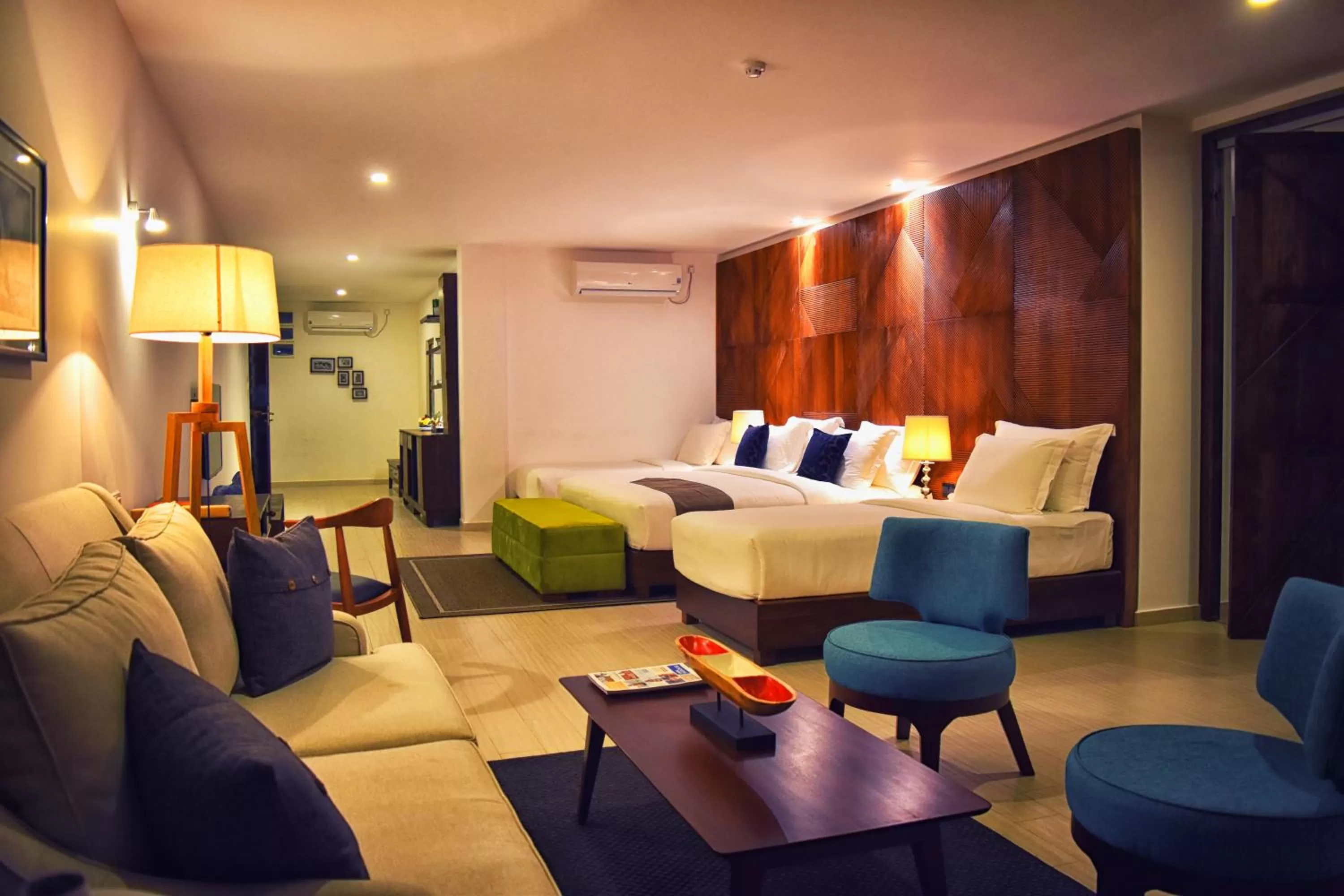 Photo of the whole room in Triple O Six