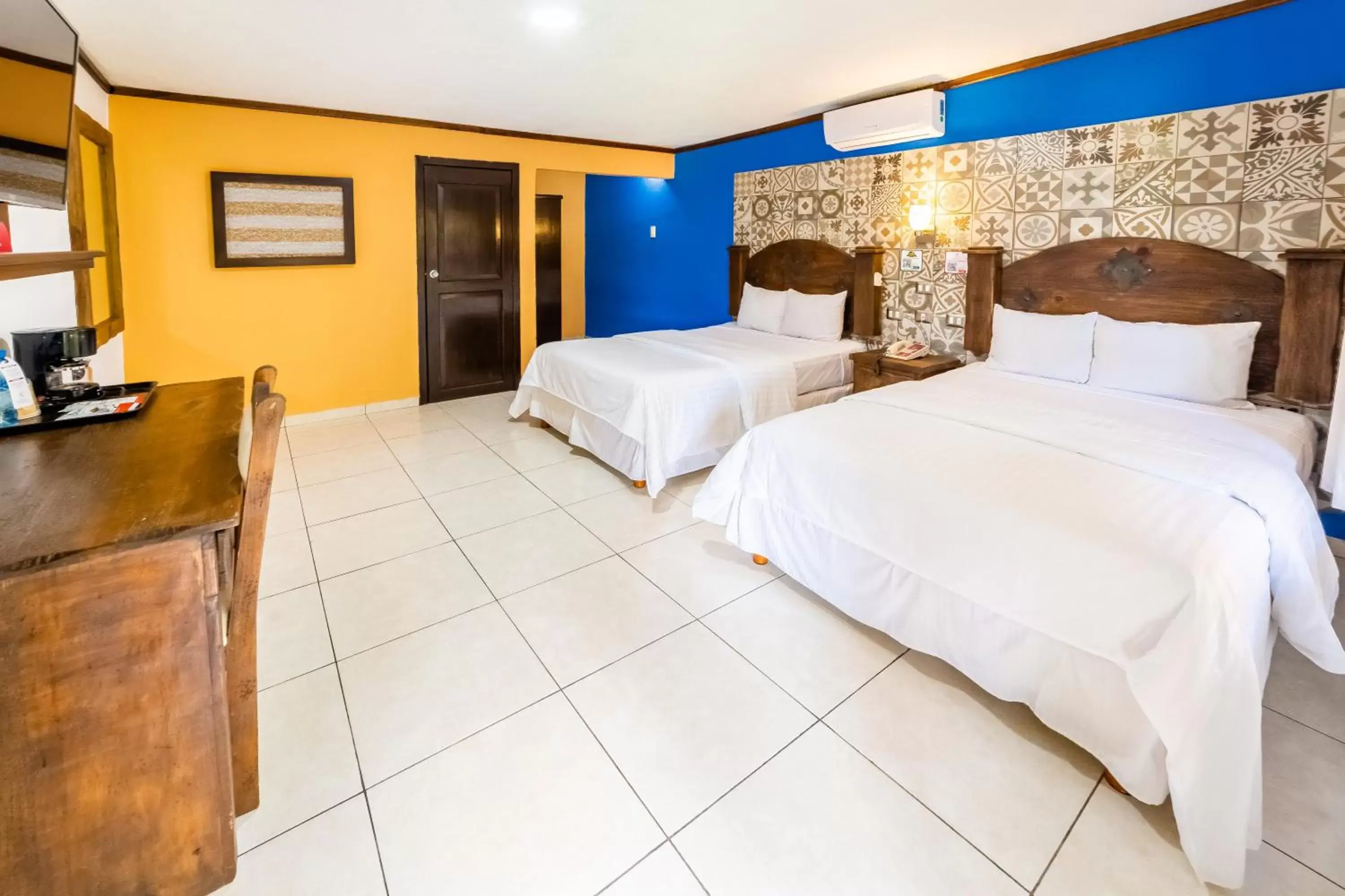 Bedroom, Bed in Hacienda Inn