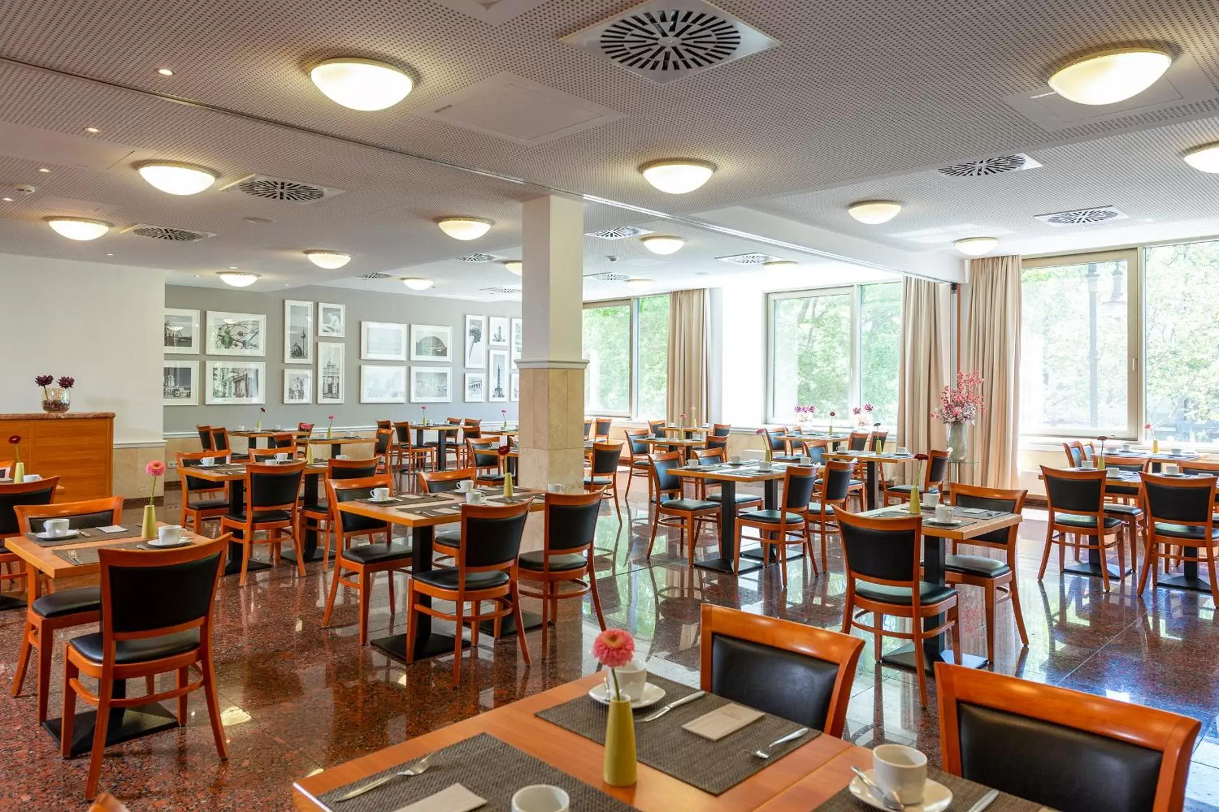 Restaurant/Places to Eat in Leonardo Hotel Berlin KU'DAMM