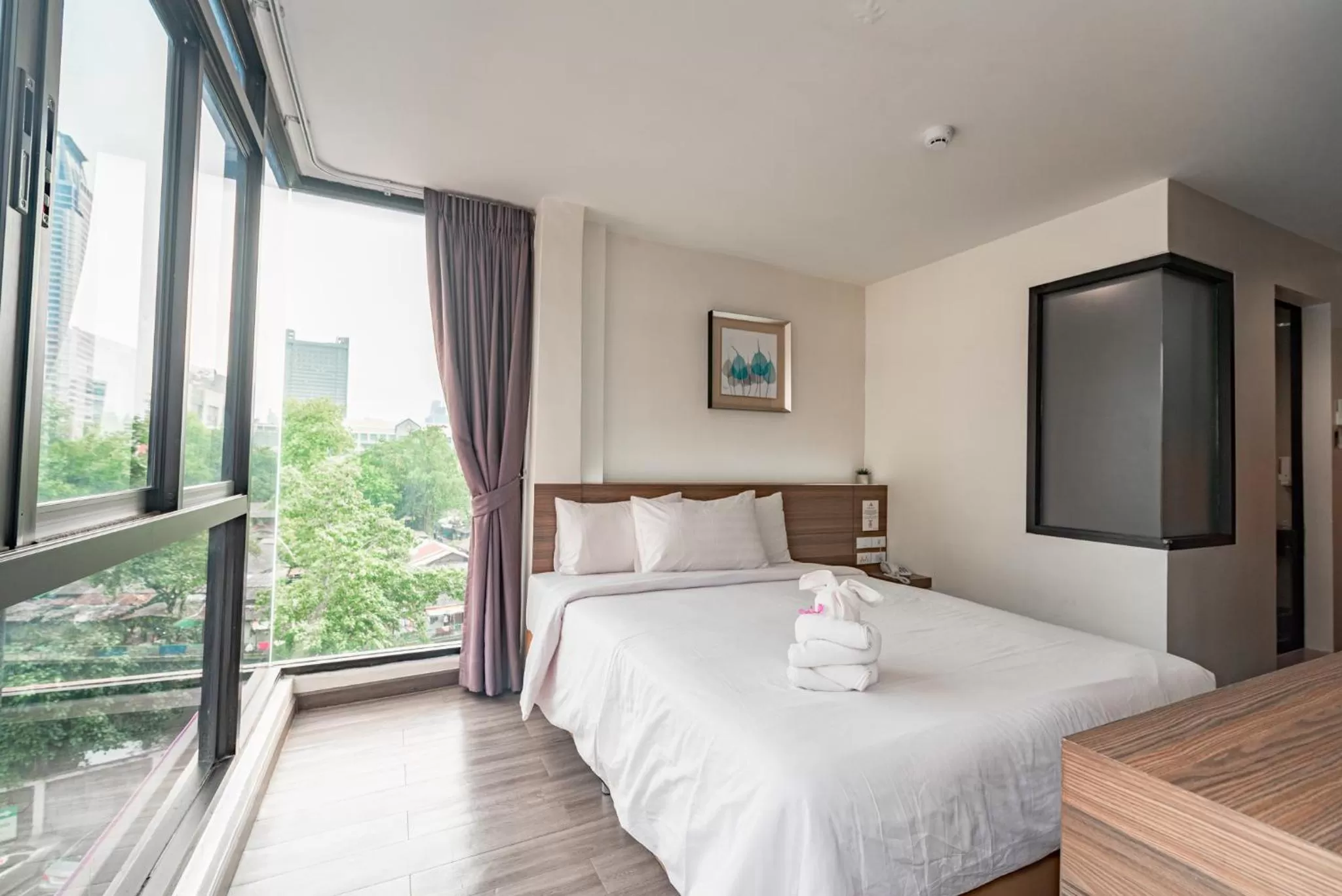 Photo of the whole room, Bed in Sovereign Group Hotel at Pratunam