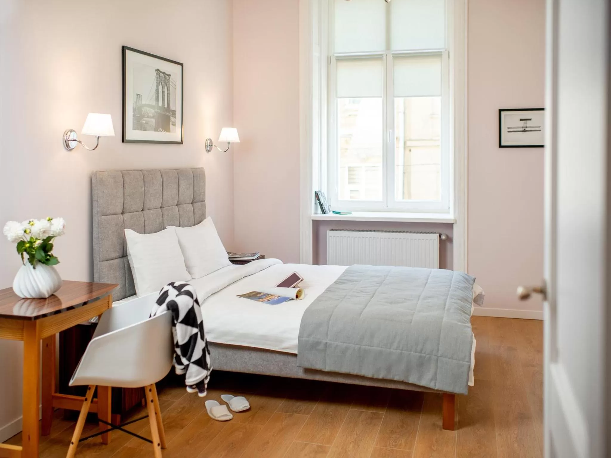 Bed in Art Deco Central Rooms