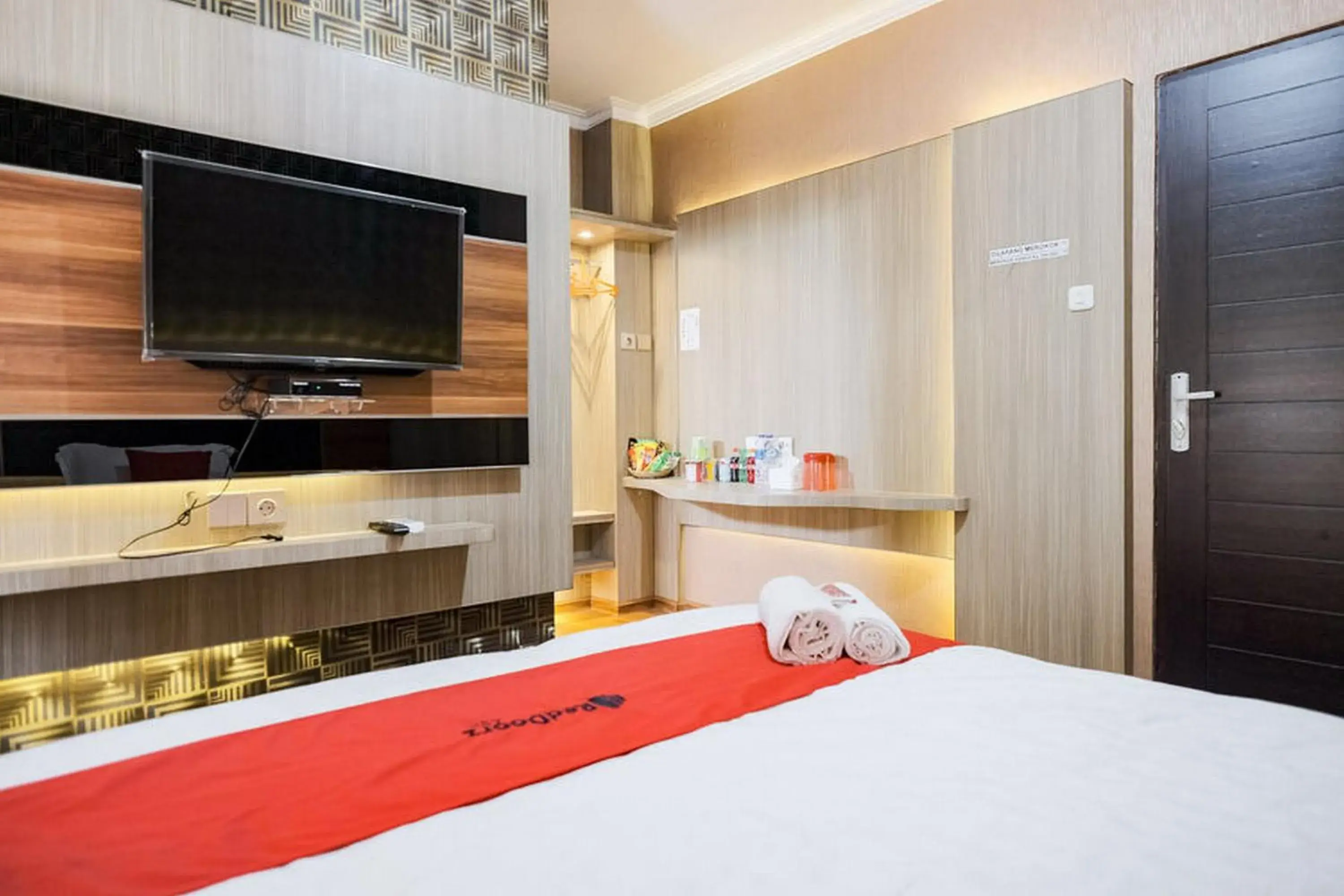 Bed in RedDoorz Plus @ Simpang USU Medan Bed in RedDoorz Plus @ Simpang USU Medan