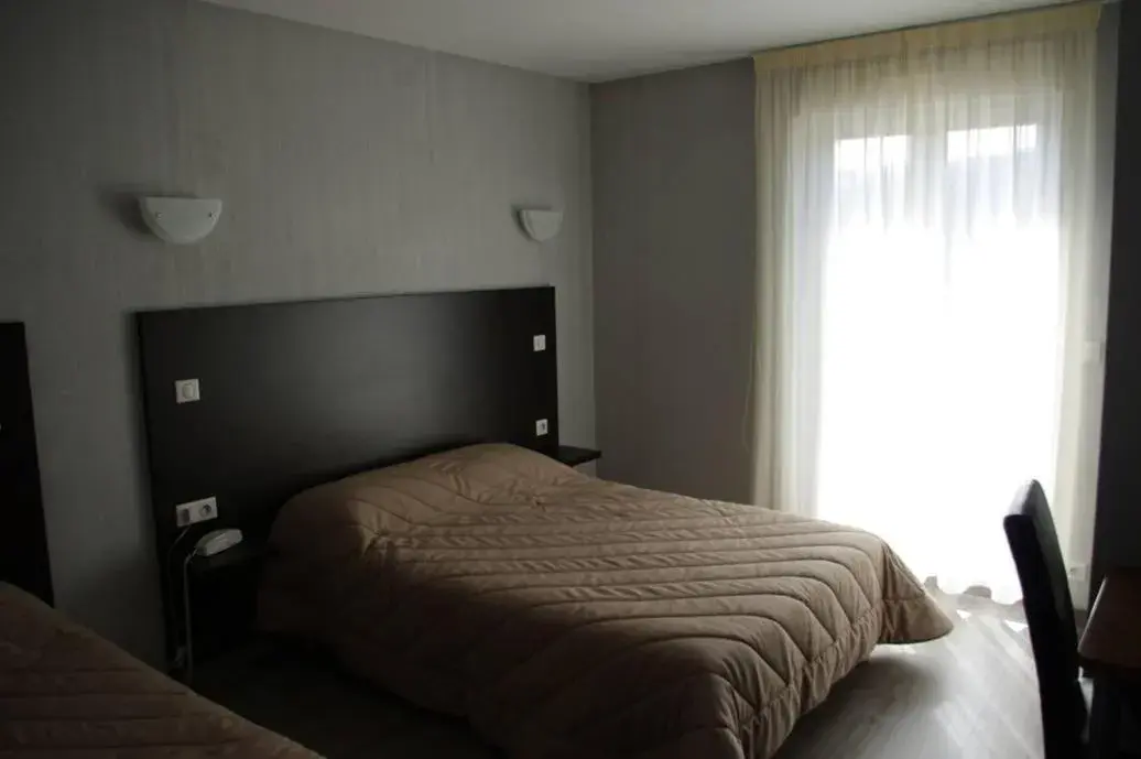 Bed in Hotel de Bordeaux