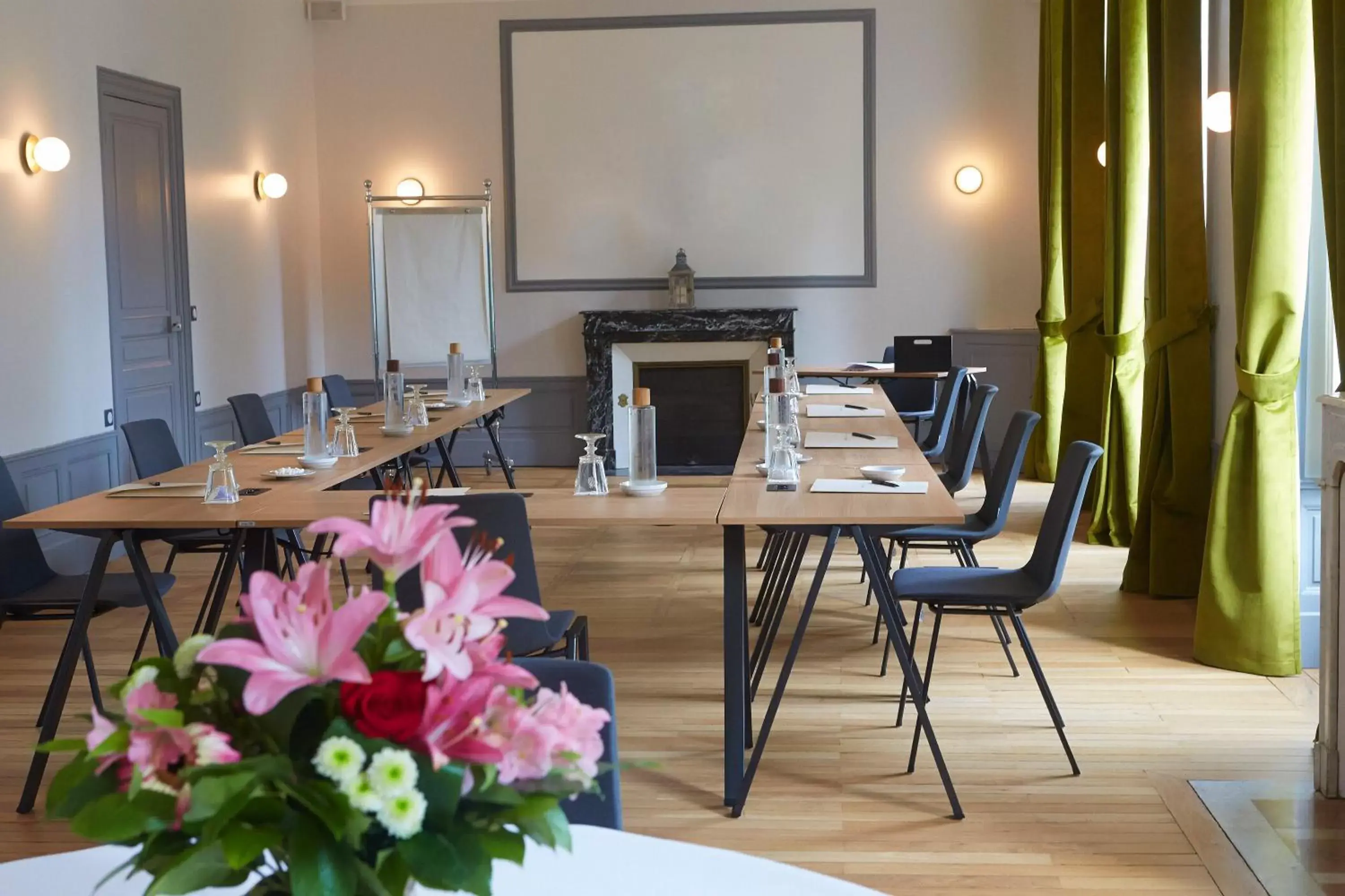 Meeting/conference room in Hostellerie Cèdre & Spa Beaune