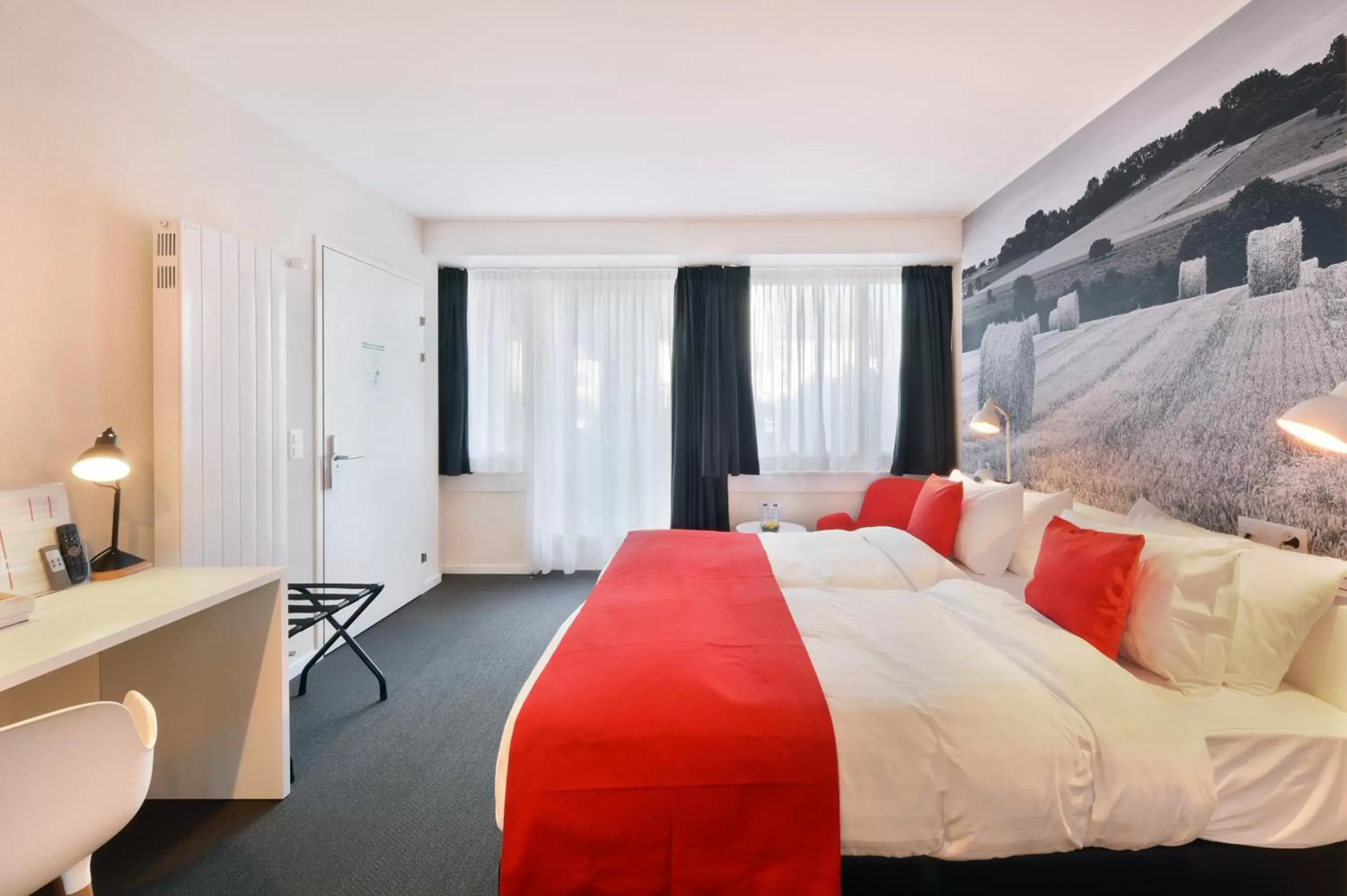 Photo of the whole room, Room Photo in Home Swiss Hotel