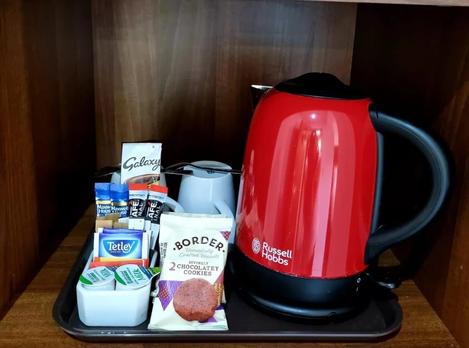 Coffee/tea facilities in Premier Lodge