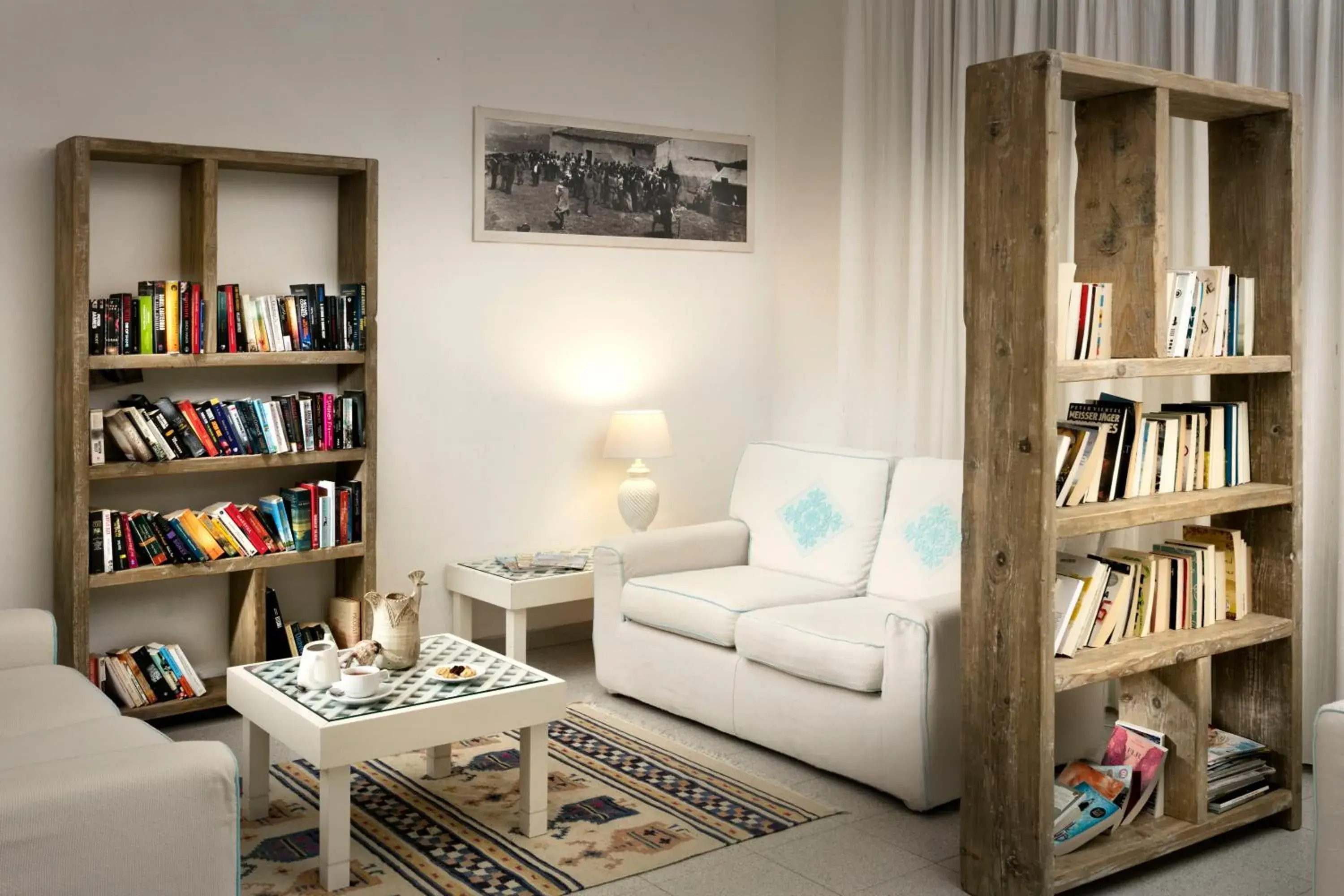 Communal lounge/ TV room, Library in Gabbiano Azzurro Hotel & Suites
