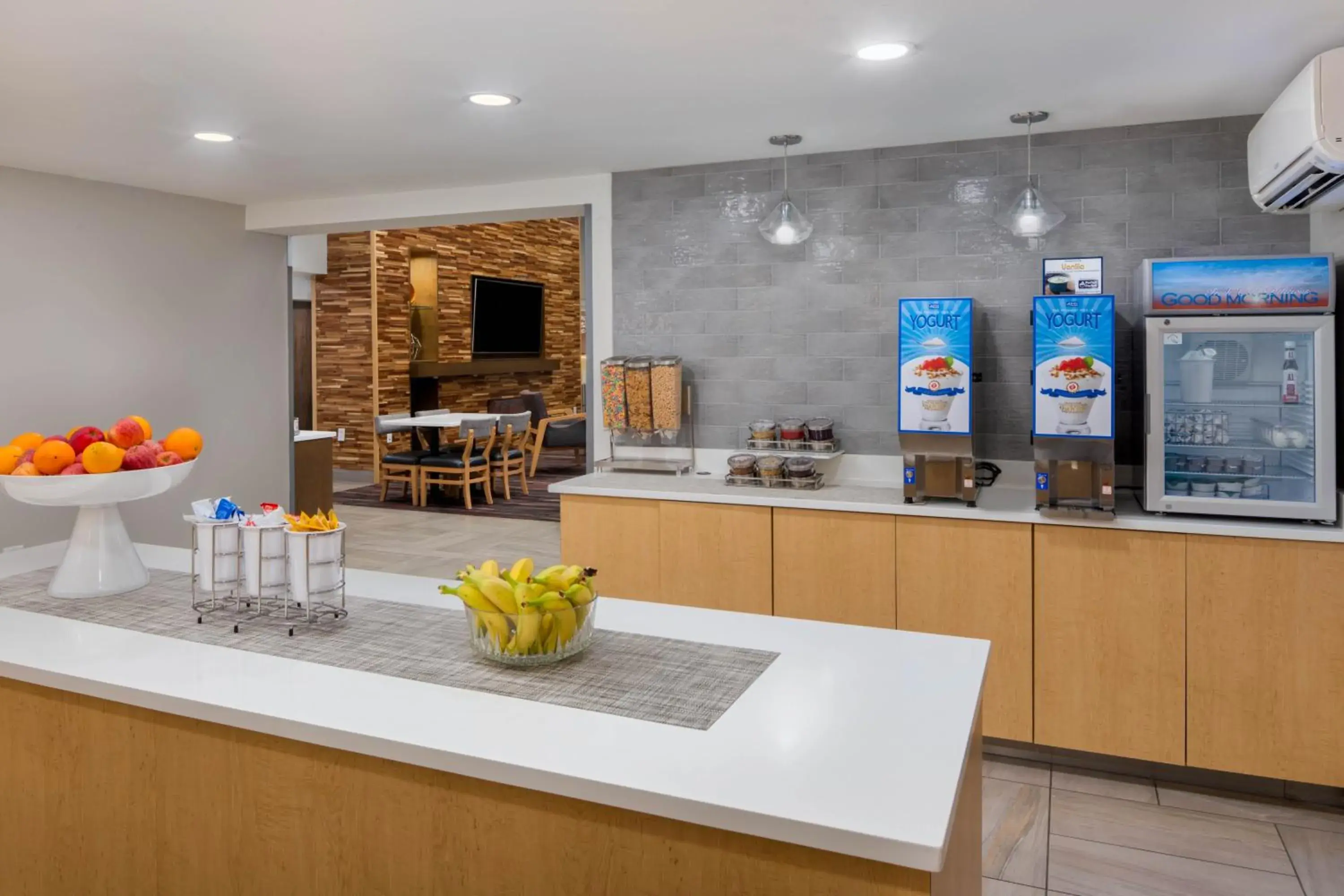 Food, Restaurant/Places to Eat in La Quinta Inn & Suites by Wyndham Perry
