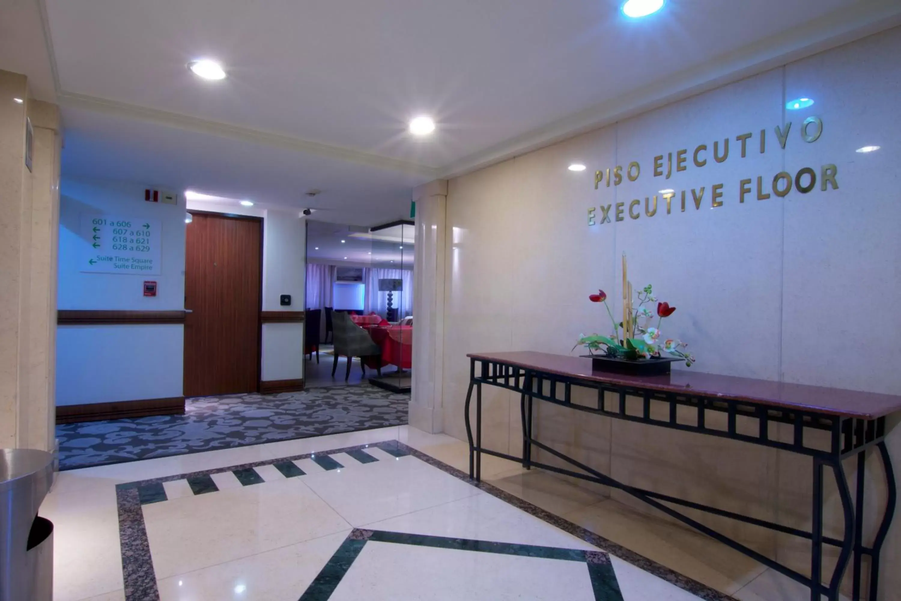 Nearby landmark, Lobby/Reception in Holiday Inn Mexico City - Trade Center, an IHG Hotel