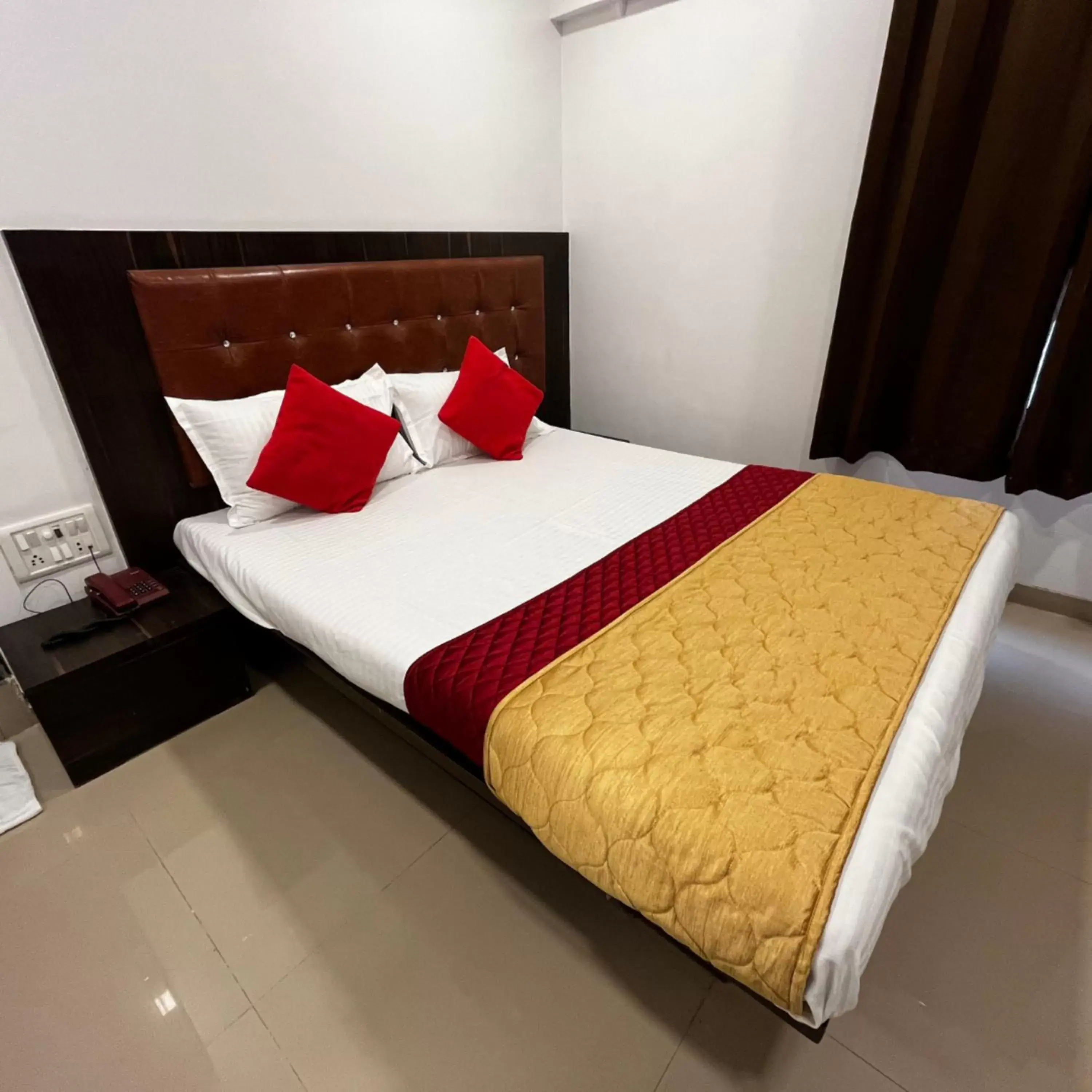 Bedroom, Bed in Hotel Borivali Executive - Near Borivali Railway Station Bedroom, Bed in Hotel Borivali Executive - Near Borivali Railway Station