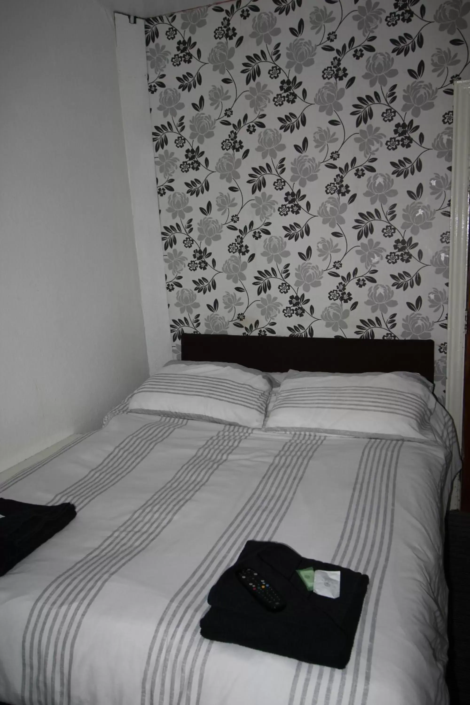 Bed in Jesmond International Hotel