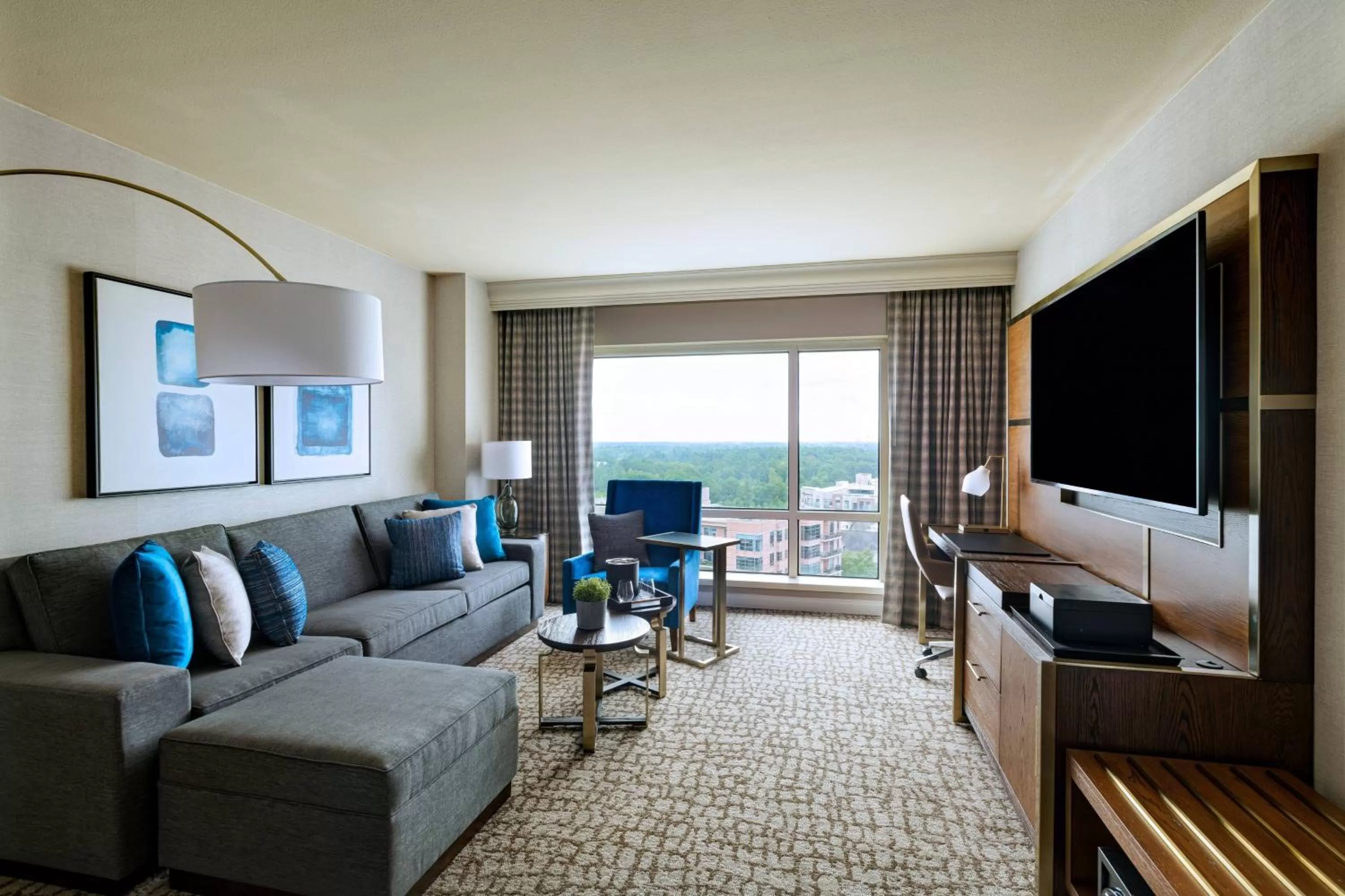 Living room in The Woodlands Waterway Marriott Hotel and Convention Center