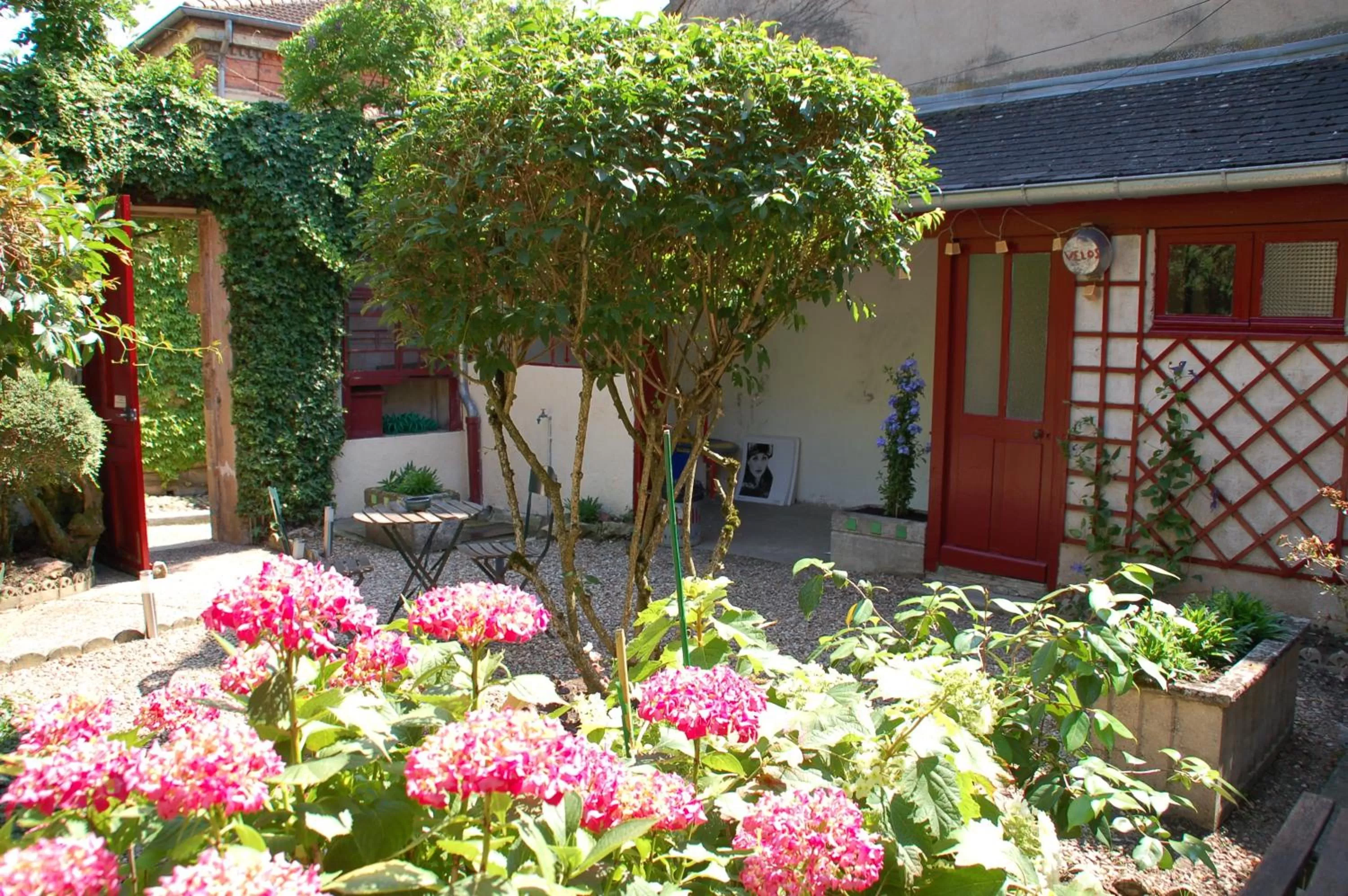 Spring in Logis Hotel La Tourelle du Beffroi