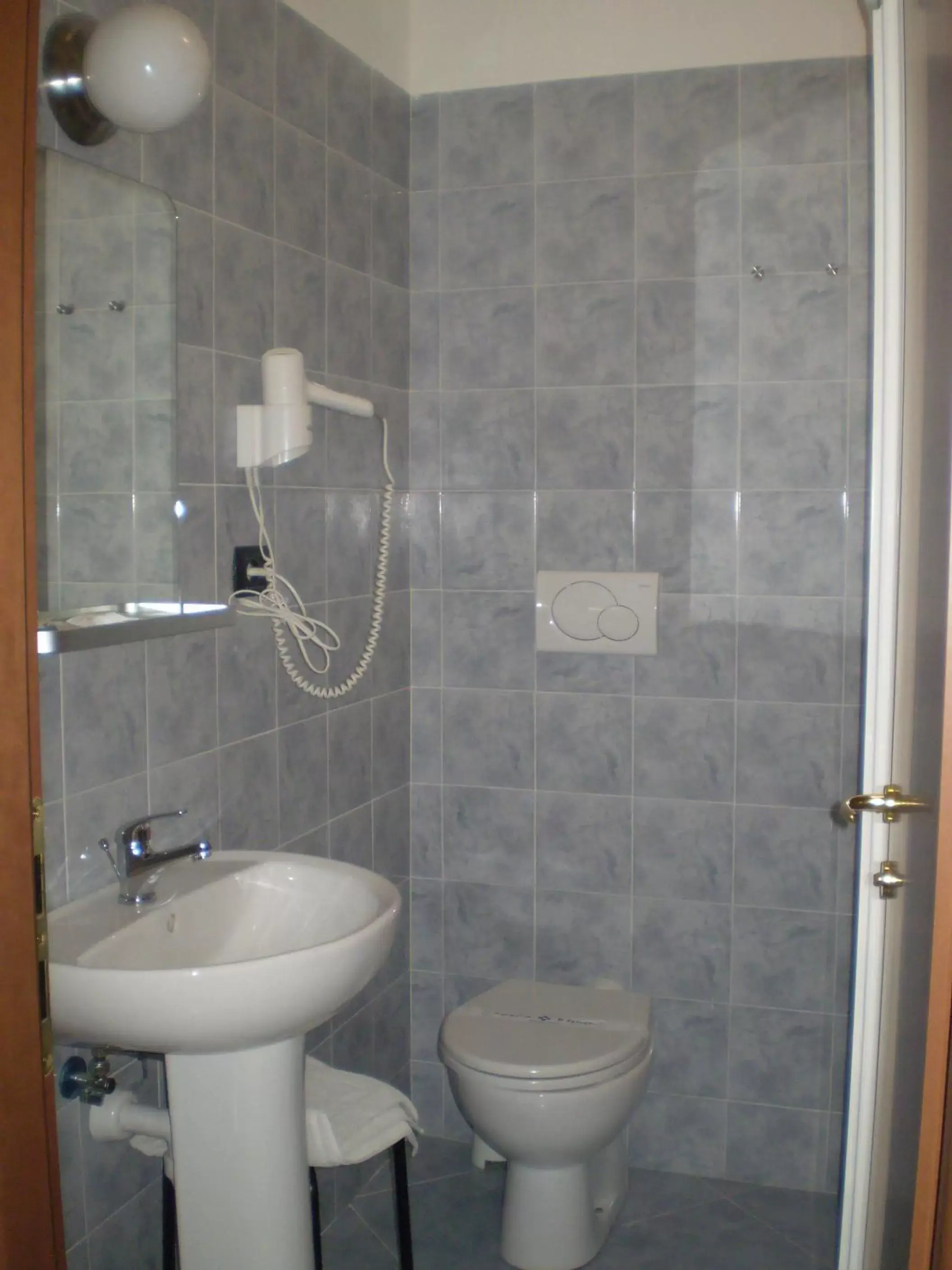 Bathroom in Albergo Posta