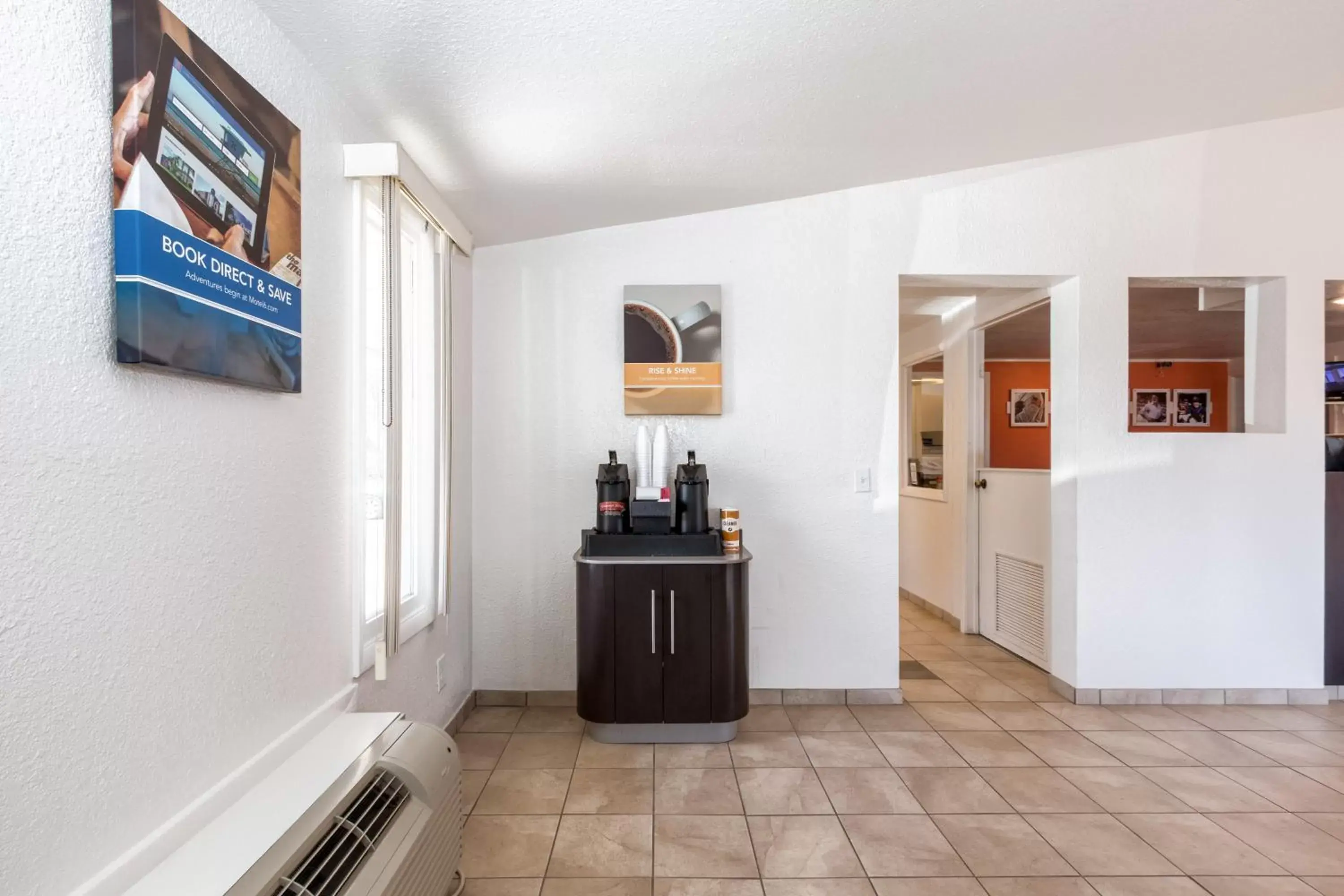 Lobby or reception in Travelodge by Wyndham Lansing