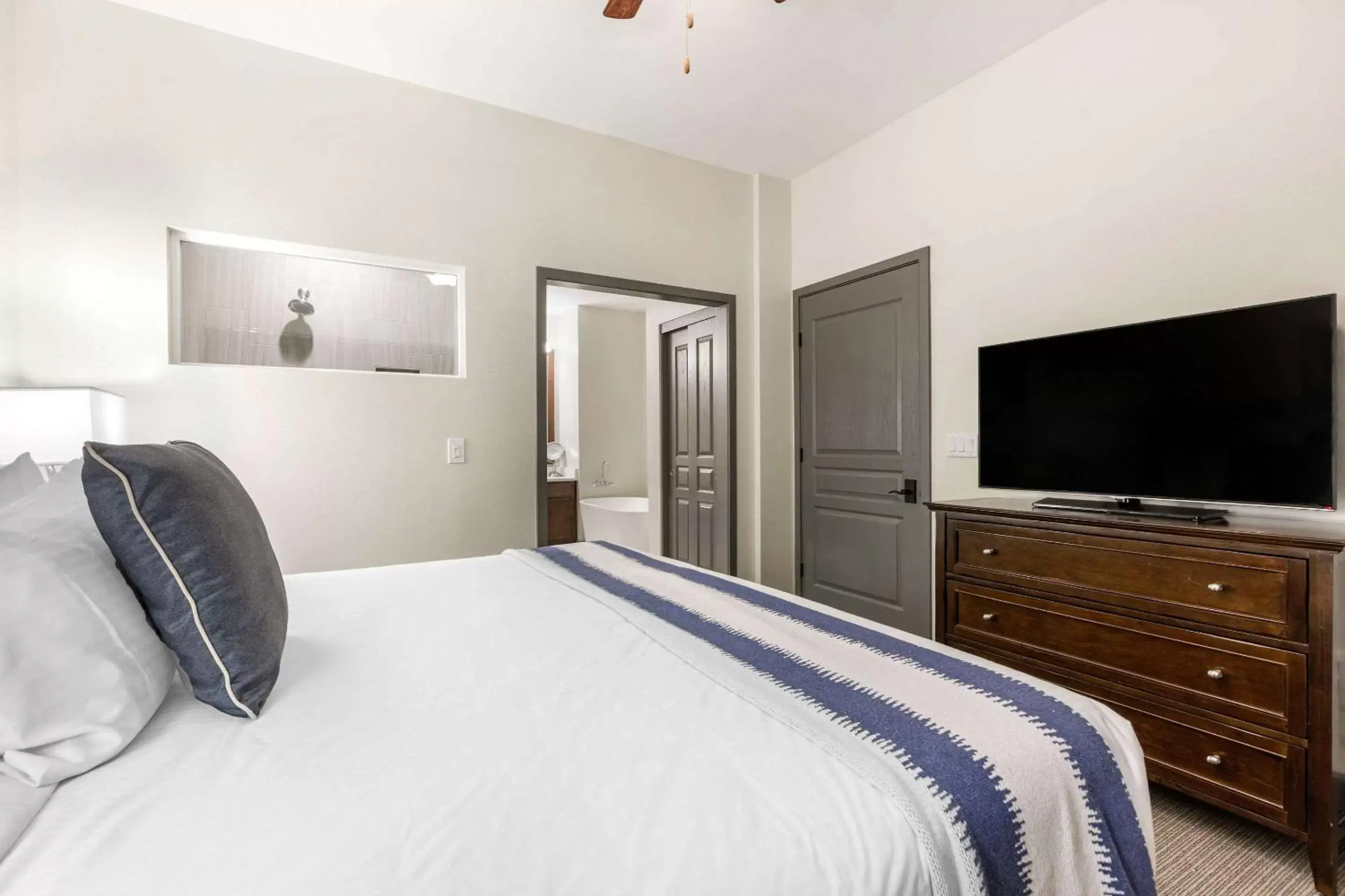Photo of the whole room, Bed in Bluegreen Vacations Big Bear Village, Ascend Resort Collection