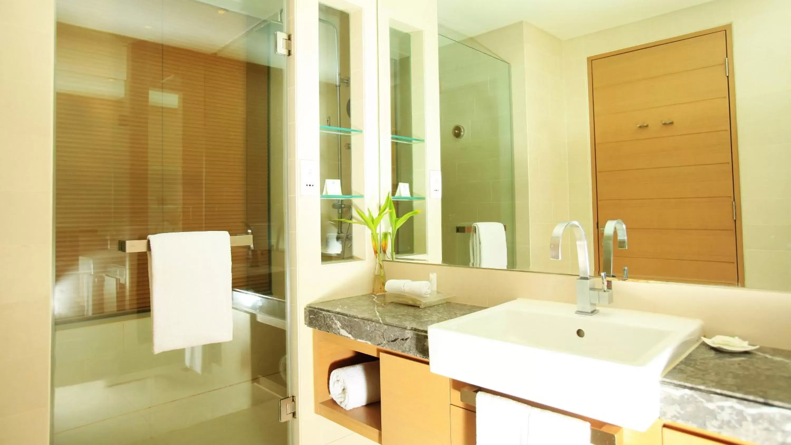 Standard King Room in Holiday Inn Tianjin Riverside by IHG Standard King Room in Holiday Inn Tianjin Riverside by IHG