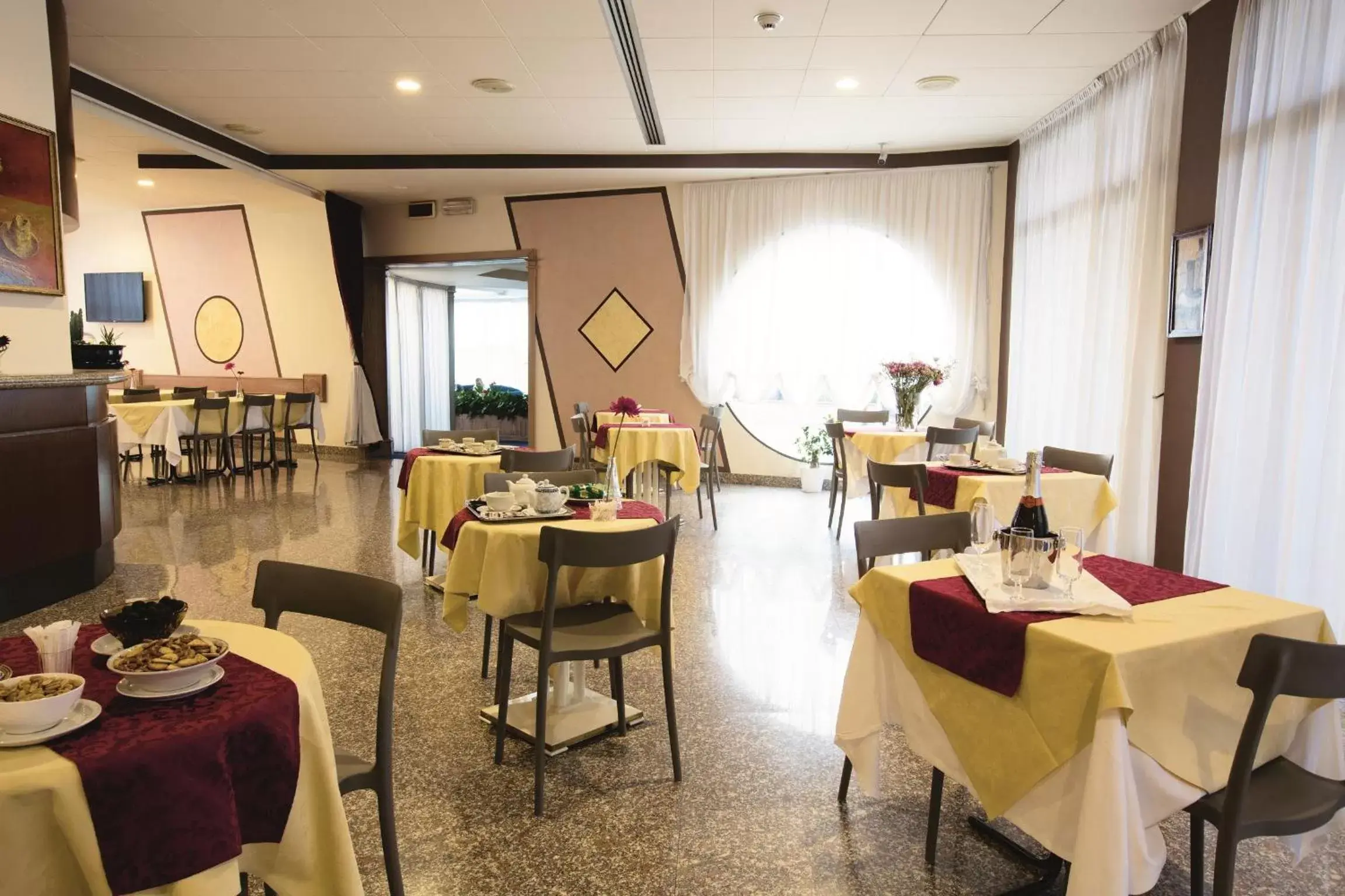 Restaurant/Places to Eat in iH Hotels Milano St. John