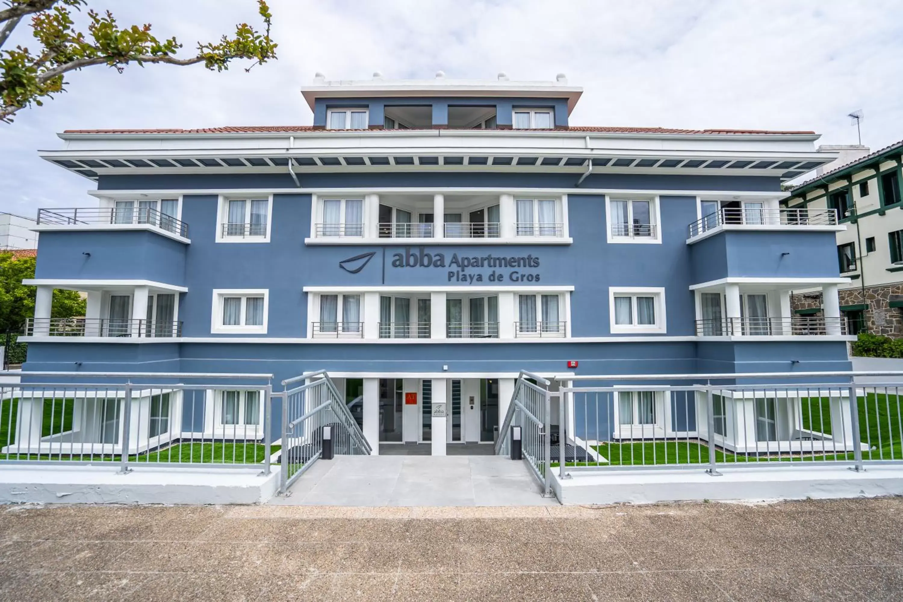 Property building in abba Apartments Playa de Gros San Sebastián Property building in abba Apartments Playa de Gros San Sebastián