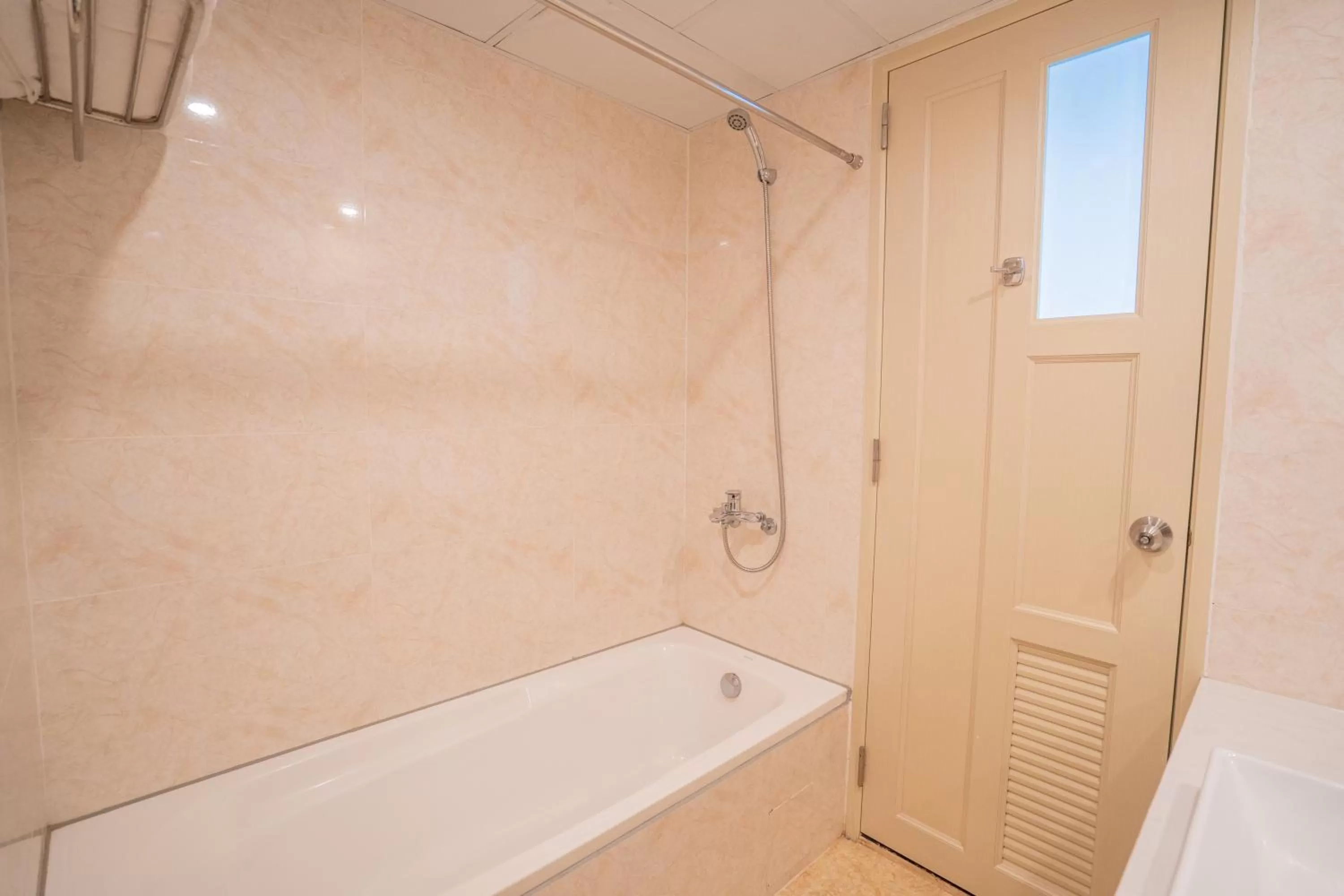 Bathroom in Annata Beach Hotel