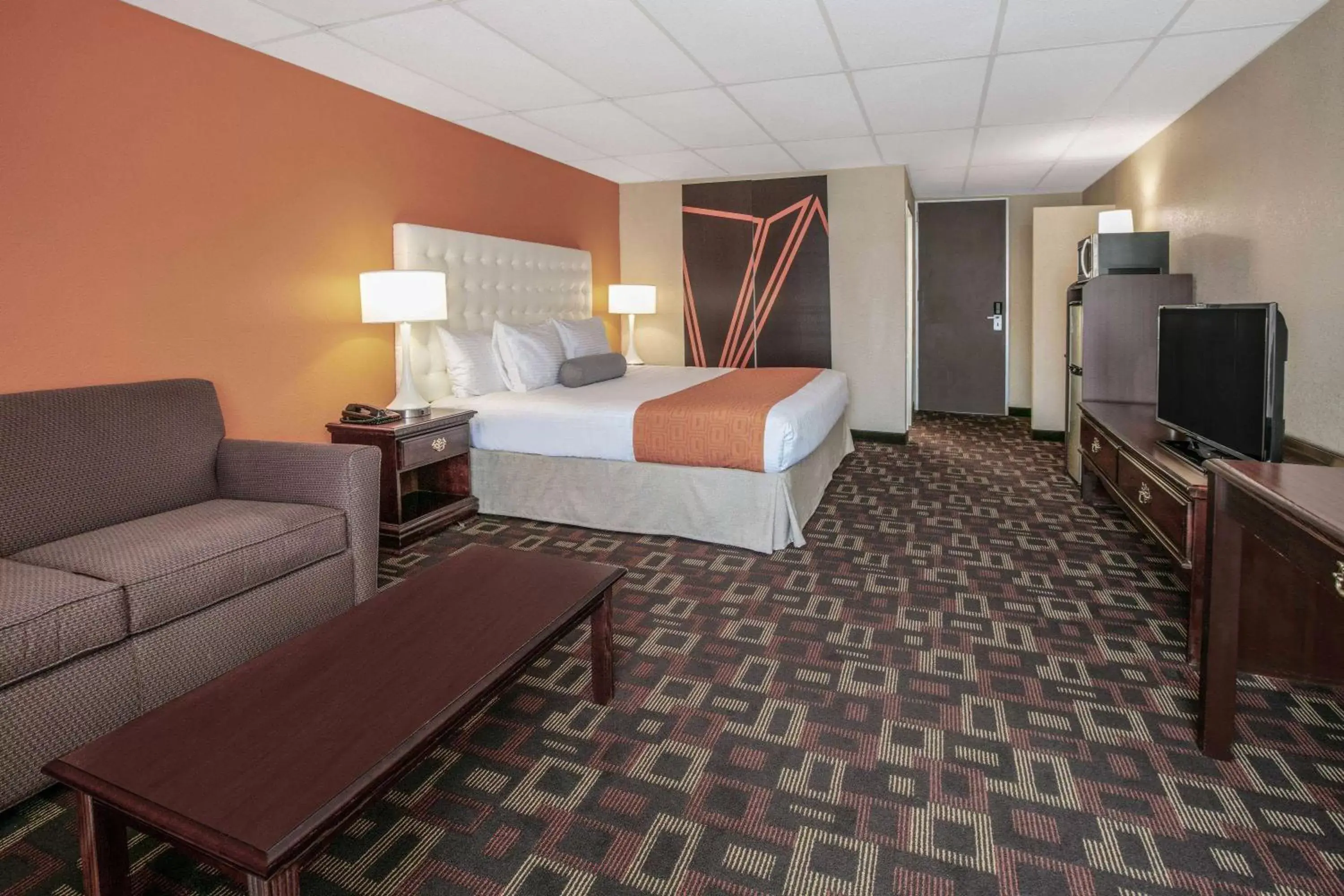 Bed in Howard Johnson by Wyndham Oklahoma City OKC Airport, Fairgrounds, I40