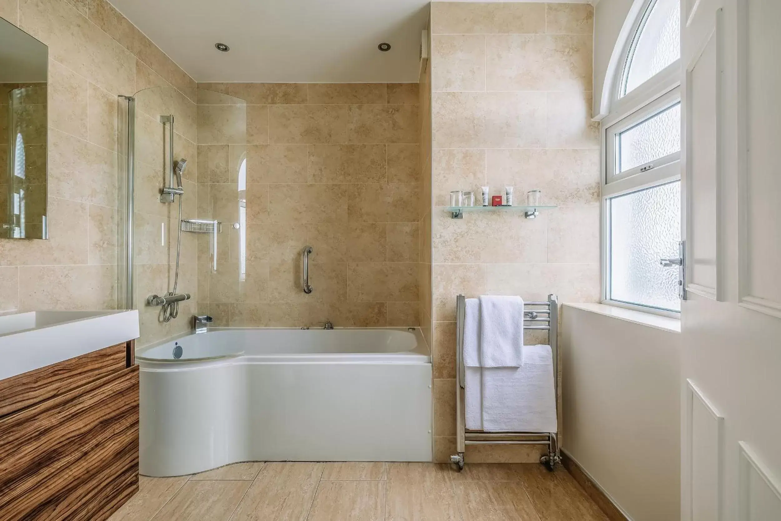 Bathroom in Muthu Westcliff Hotel (Near London Southend Airport)