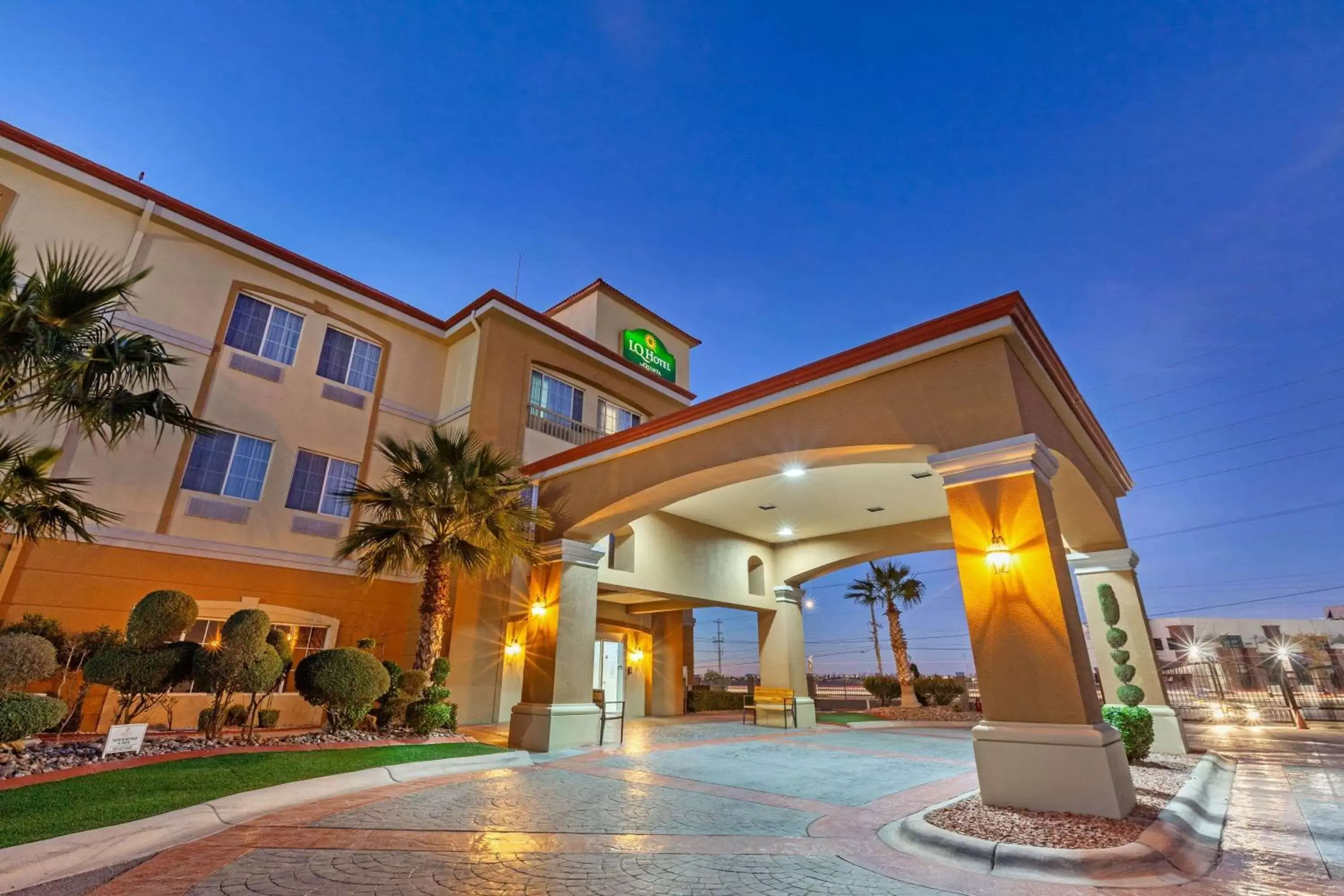 Property building in La Quinta by Wyndham Cd Juarez Near US Consulate Property building in La Quinta by Wyndham Cd Juarez Near US Consulate