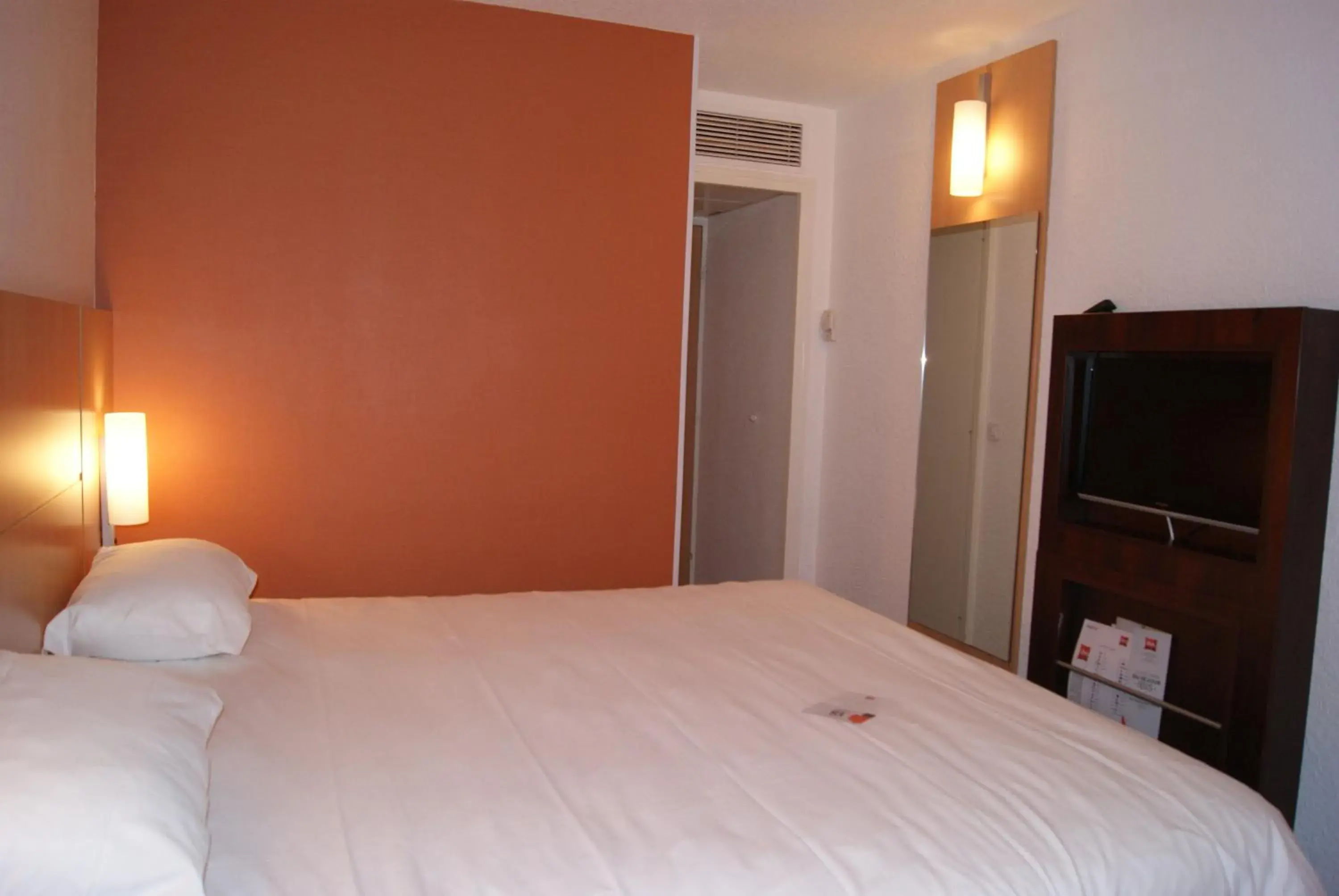 Bedroom, Bed in Hôtel Ibis Nevers