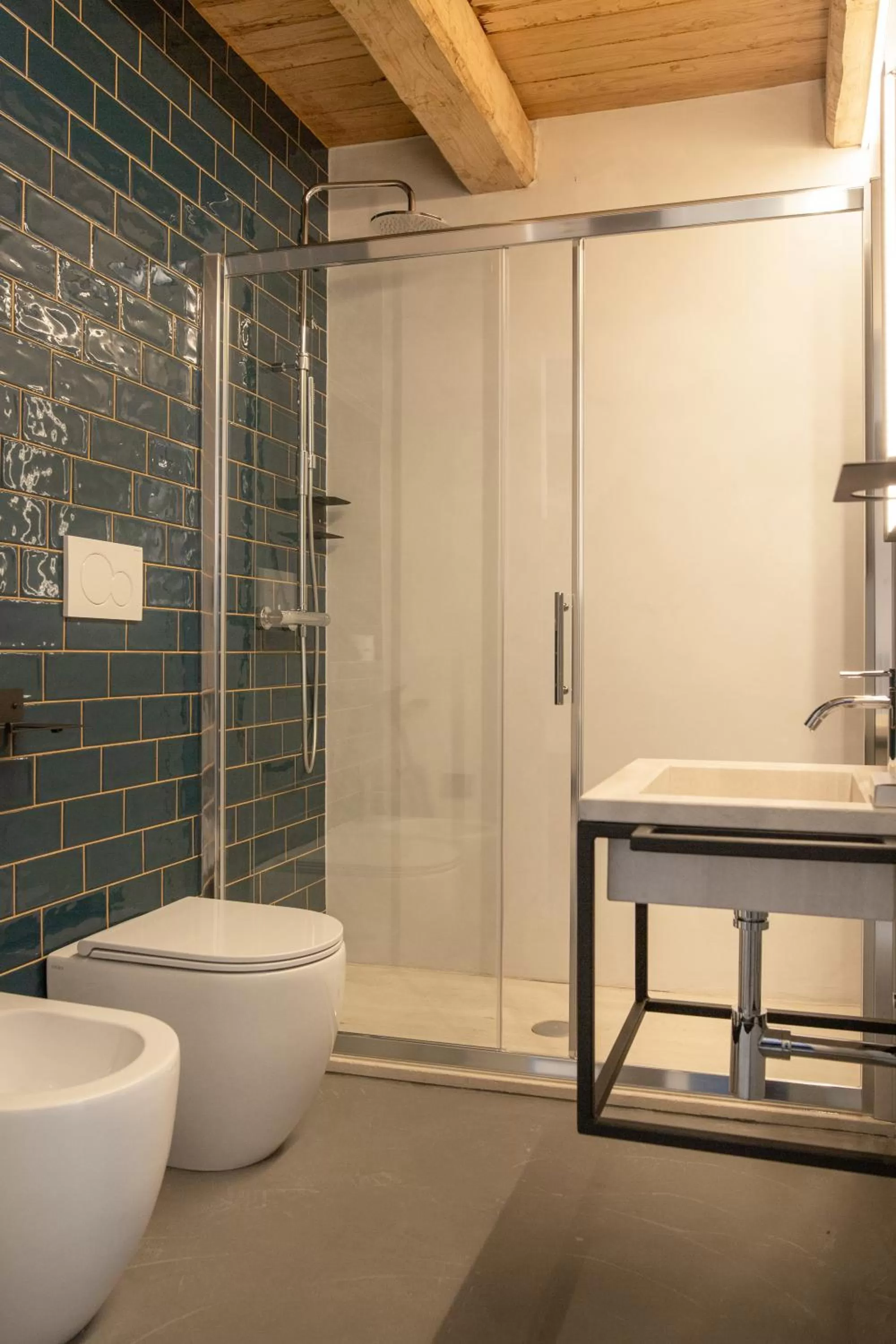 Shower in OGNISSANTI GuestHouse & Suites