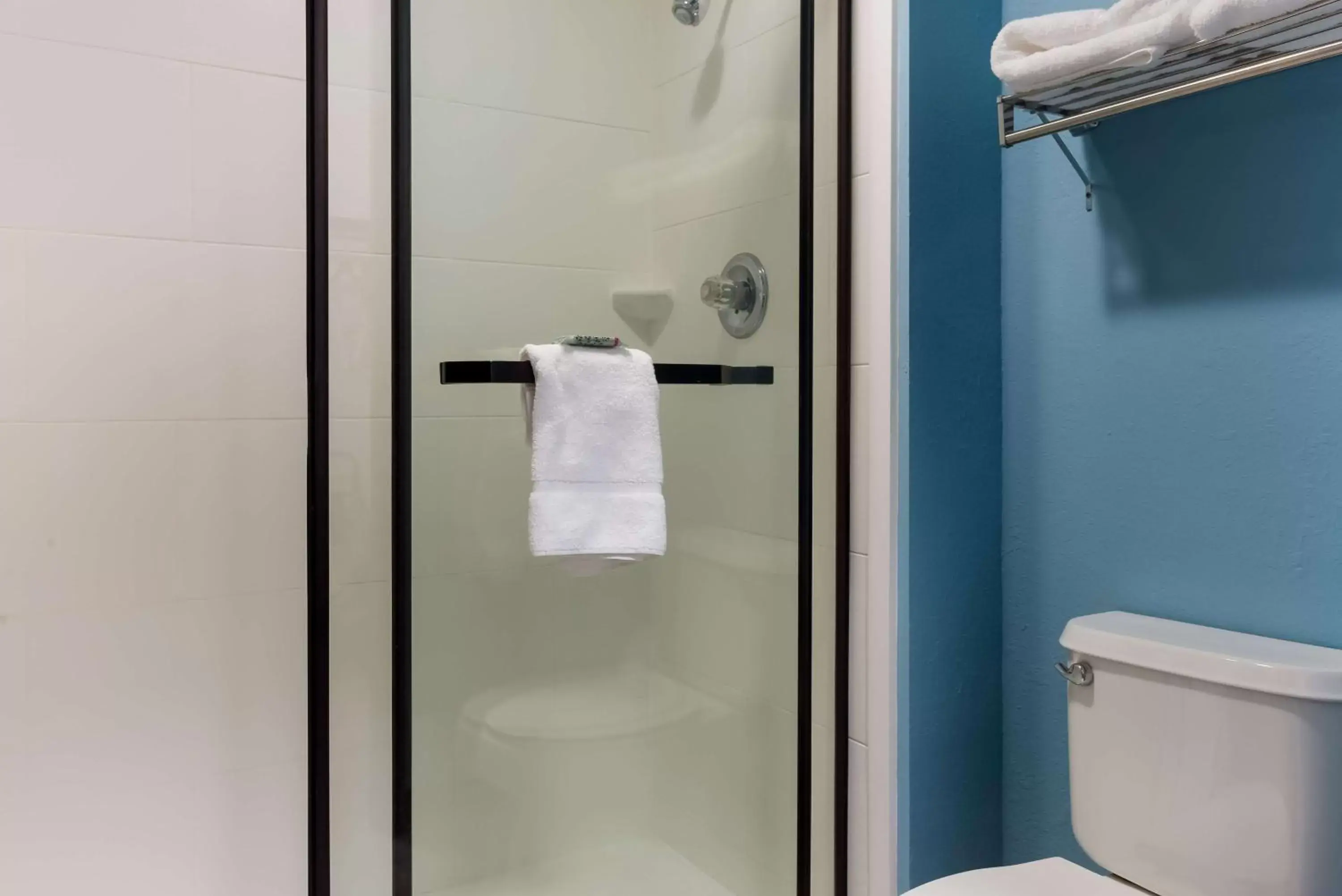 Bathroom in Best Western Crossroads Inn