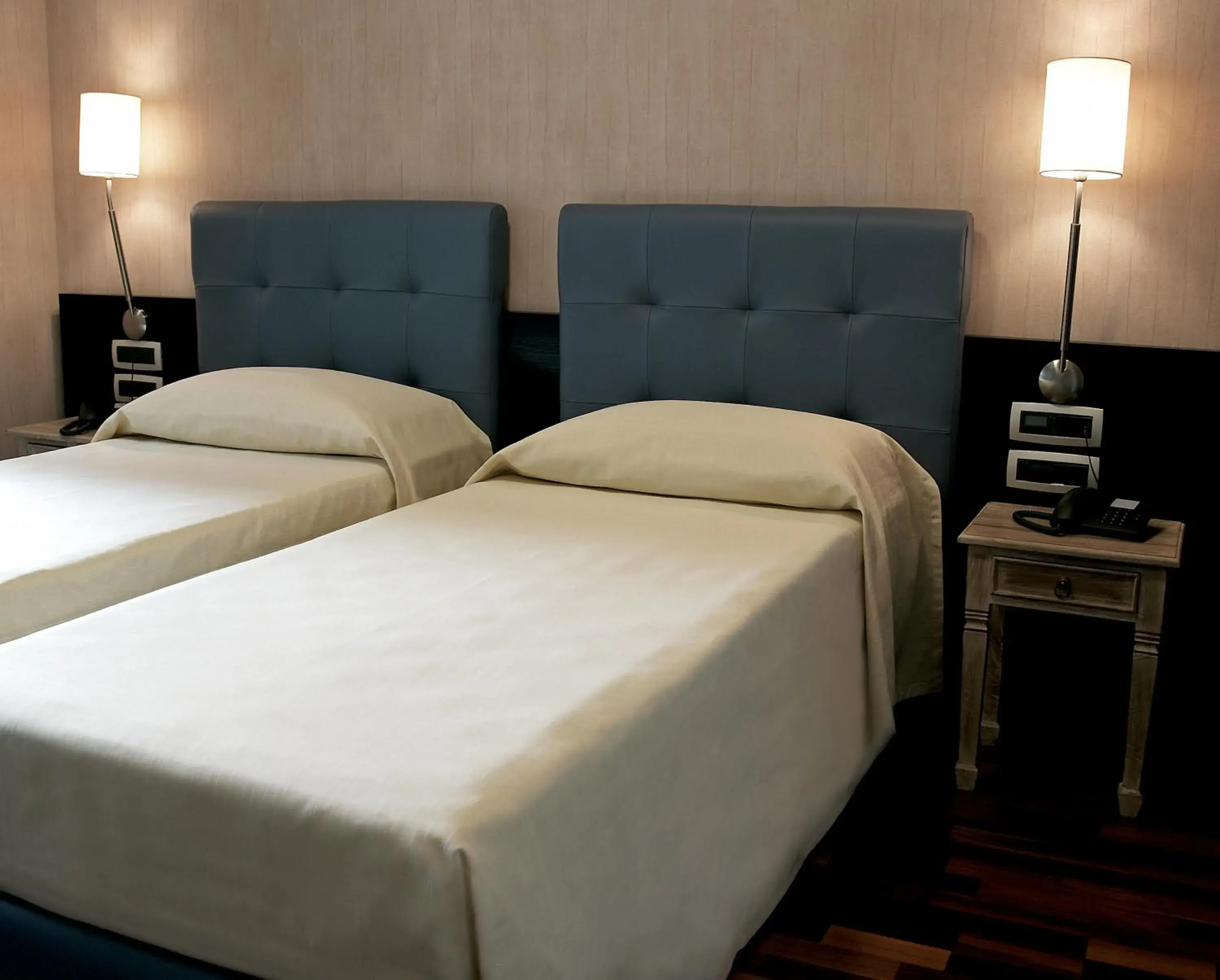 Double Room - single occupancy in Victoria Hotel Double Room - single occupancy in Victoria Hotel