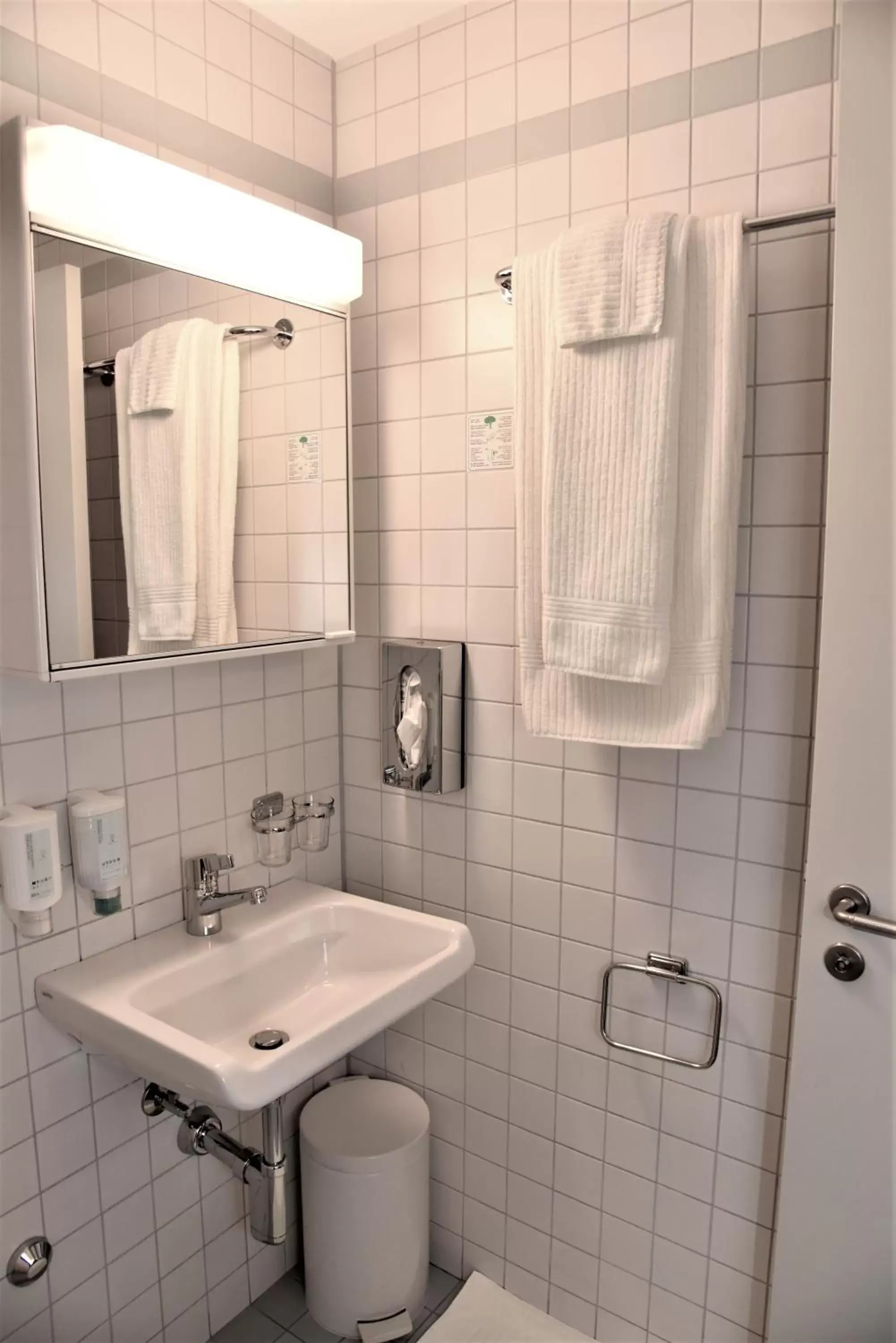 Shower, Bathroom in Hotel am Spisertor