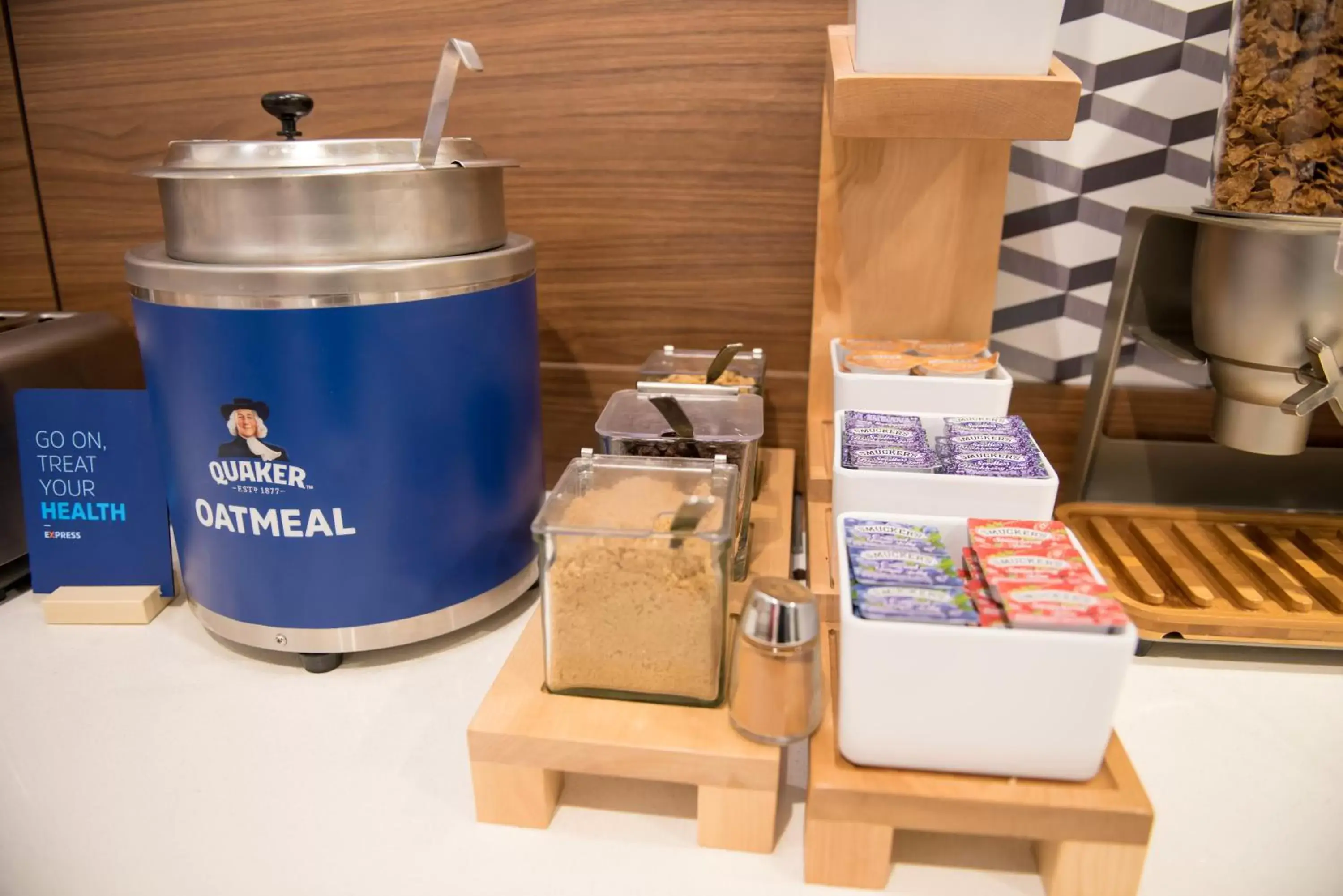 Breakfast in Holiday Inn Express Hotel & Suites Elkhart-South by IHG Breakfast in Holiday Inn Express Hotel & Suites Elkhart-South by IHG