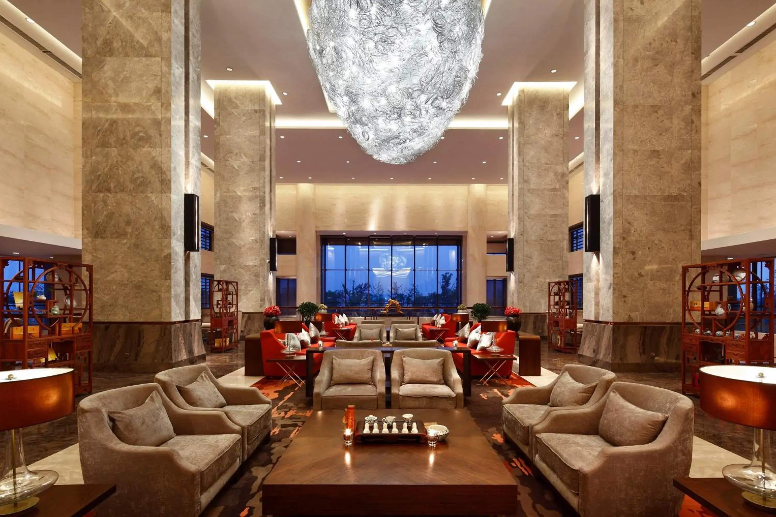 Lounge or bar in Crowne Plaza Xuzhou Dalong Lake by IHG Lounge or bar in Crowne Plaza Xuzhou Dalong Lake by IHG