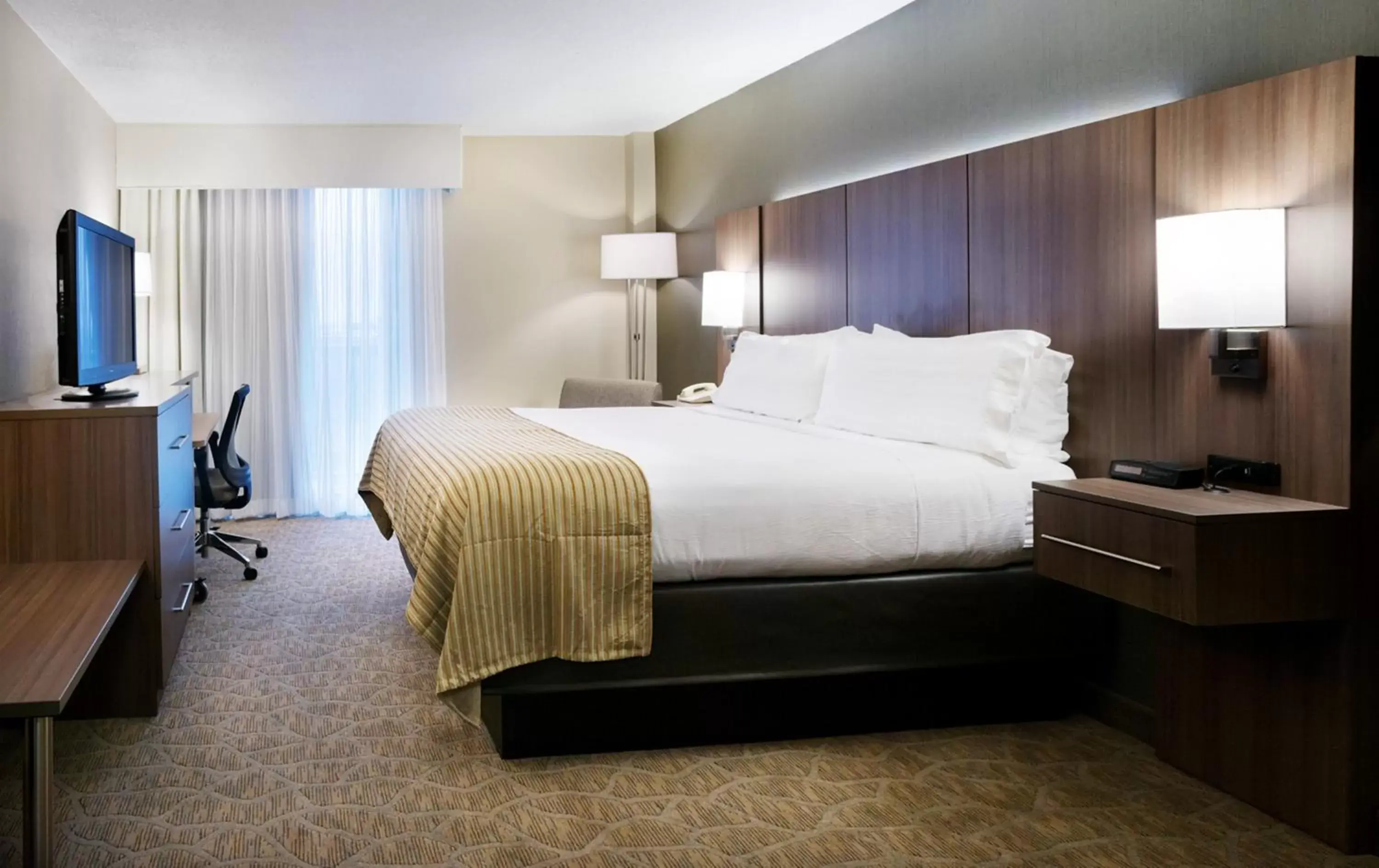 Photo of the whole room, Bed in Holiday Inn Nashville Vanderbilt, an IHG Hotel