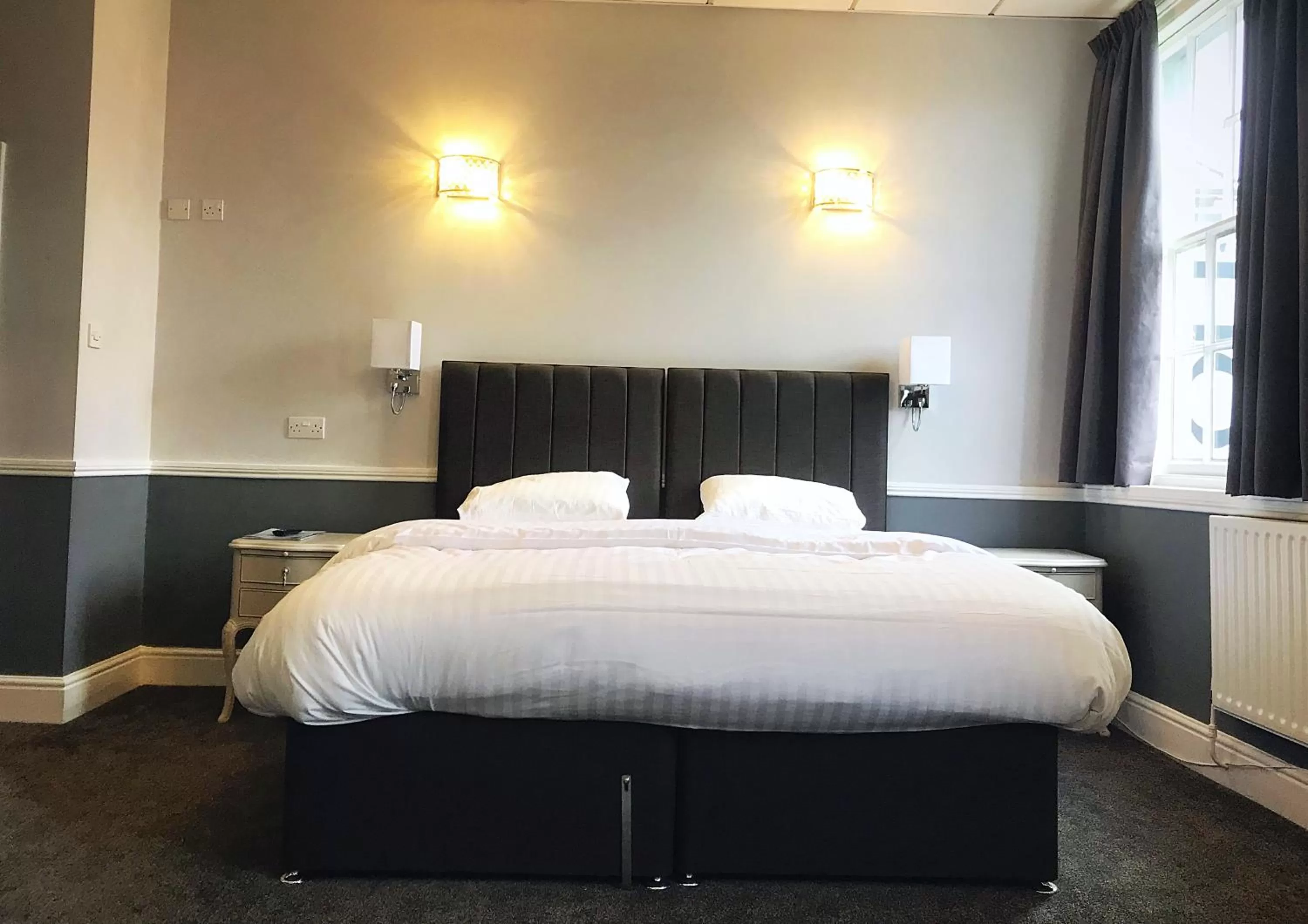 Bed in The Lion Hotel