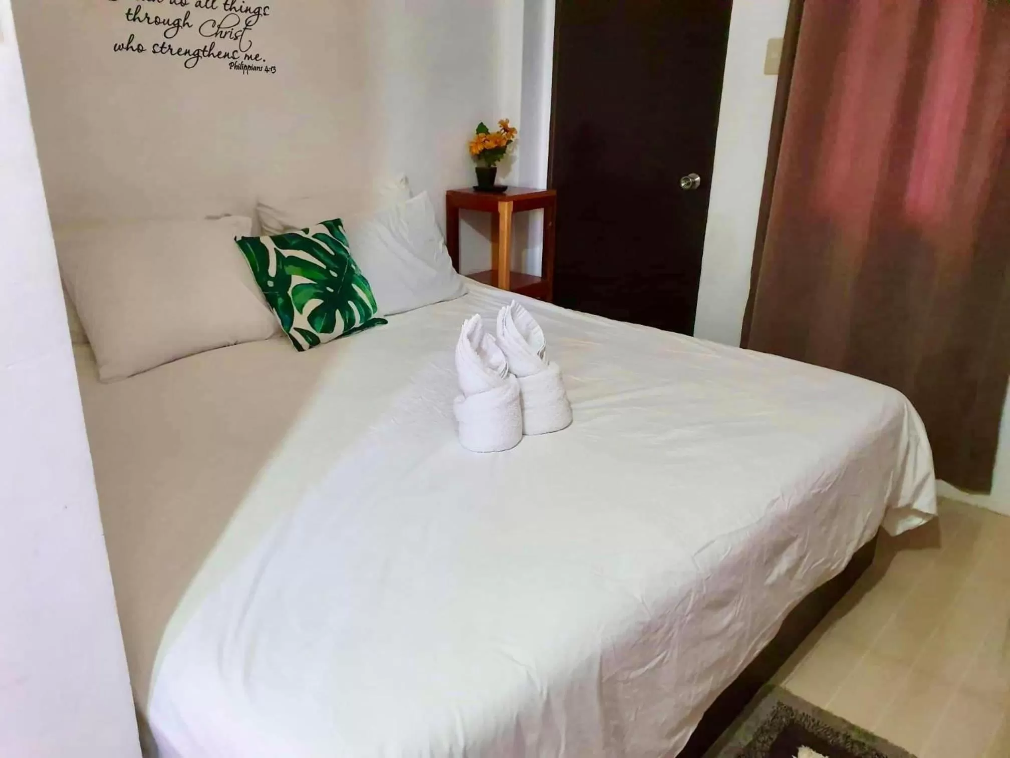 Bed in Kalis Viewpoint Lodge Coron