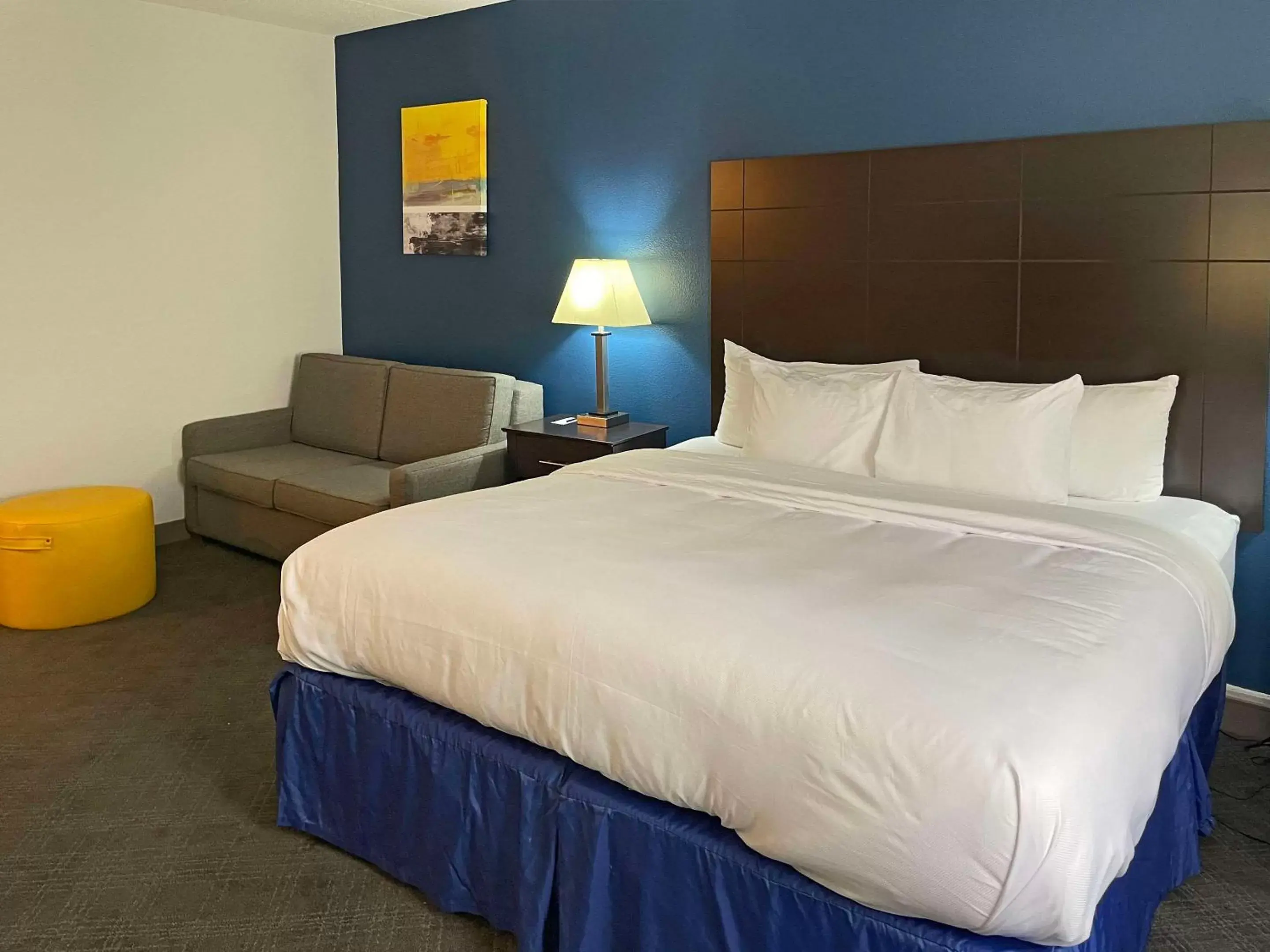 Bedroom, Bed in Comfort Inn & Suites Mundelein-Vernon Hills