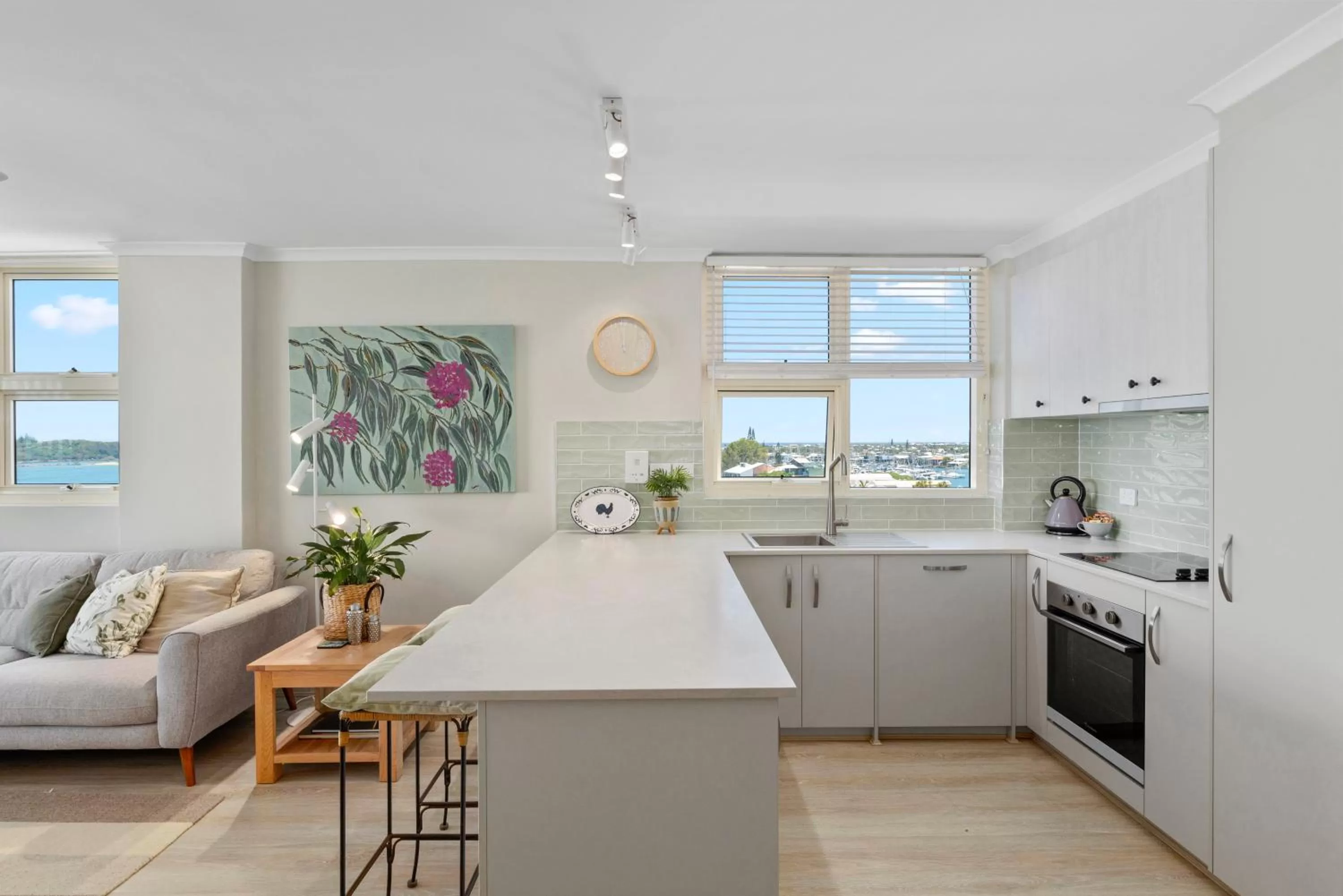 Kitchen or kitchenette in 84 The Spit Holiday Apartments