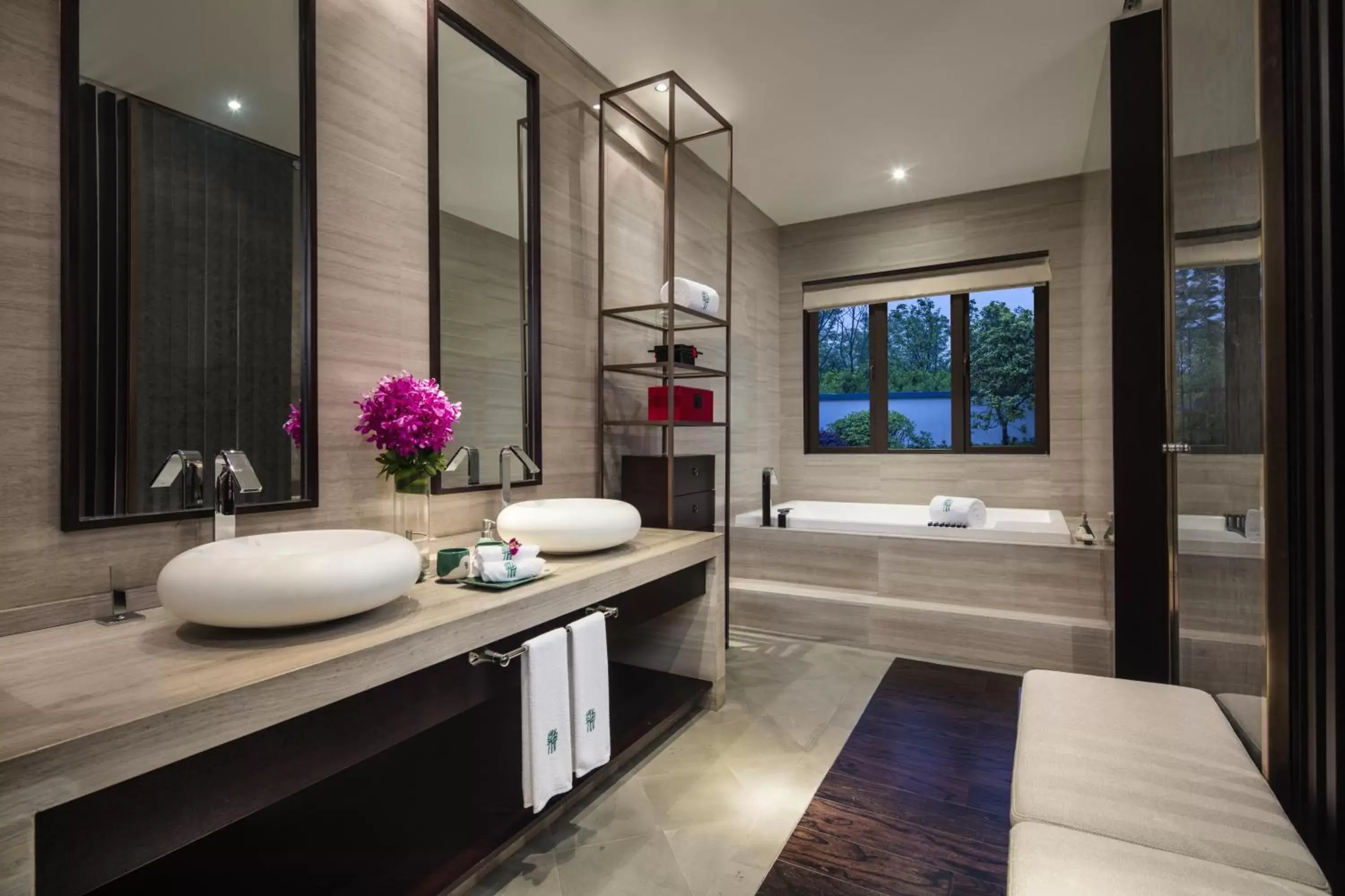 Bathroom in Banyan Tree Hotel Huangshan-The Ancient Charm of Huizhou, a Paradise