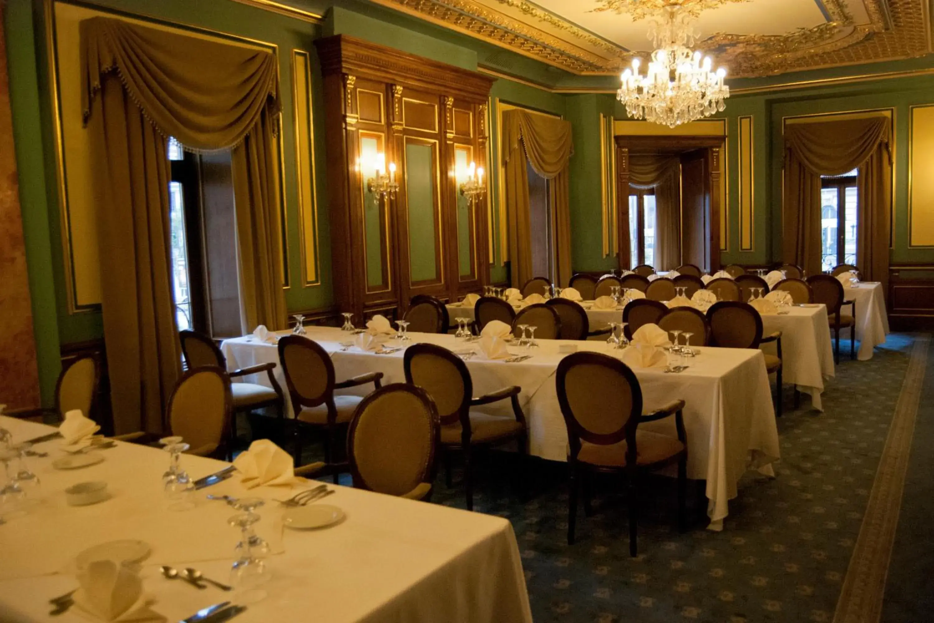 Restaurant/places to eat in Hotel Casa Capsa Restaurant/places to eat in Hotel Casa Capsa