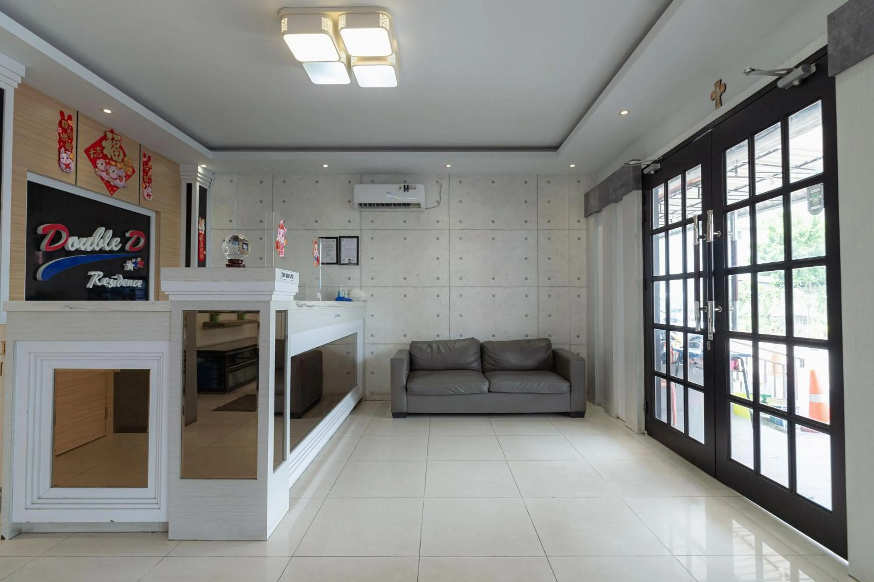 Living room in RedDoorz at Nagoya Indah Batam