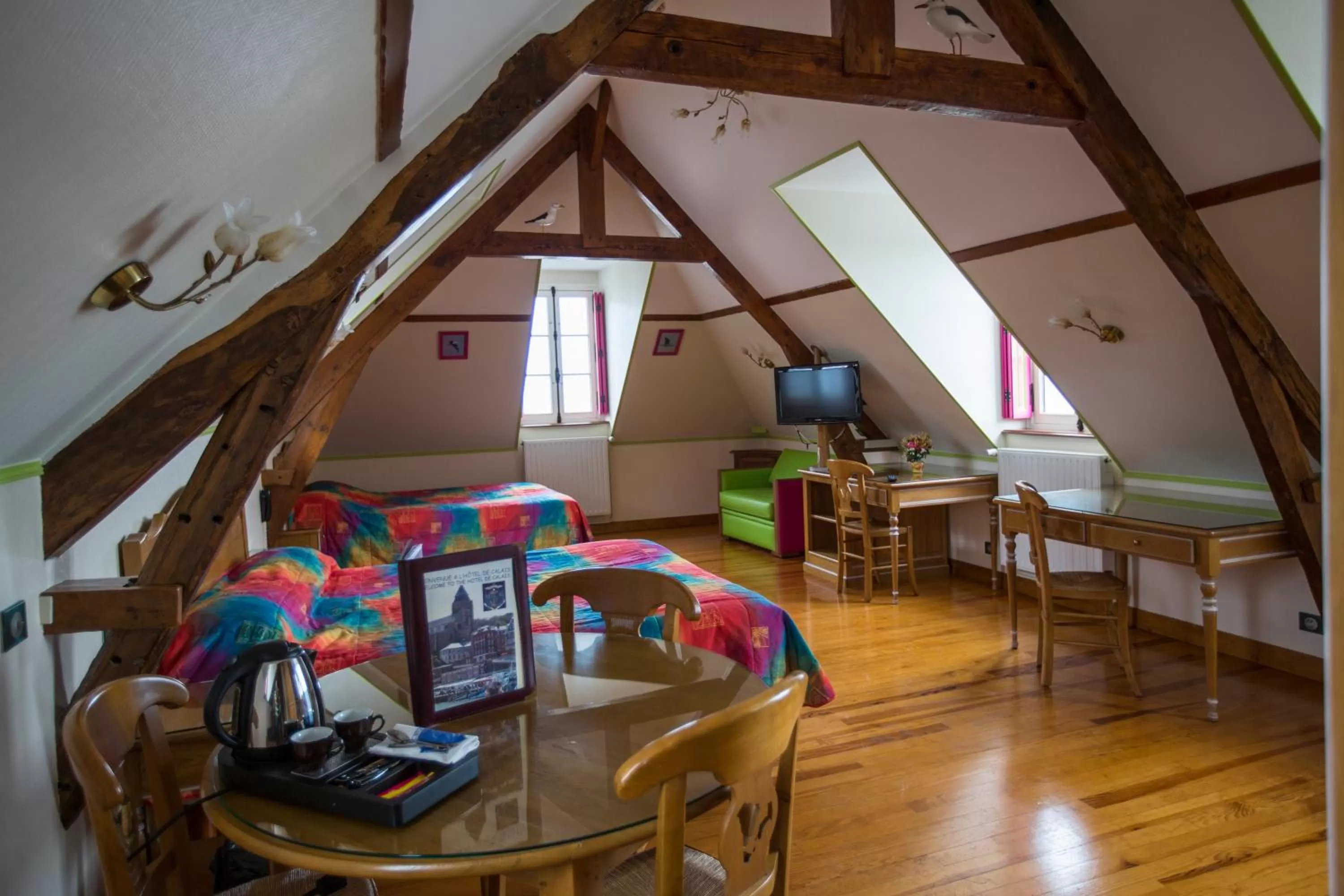 Family Room with Sea View in Hôtel De Calais