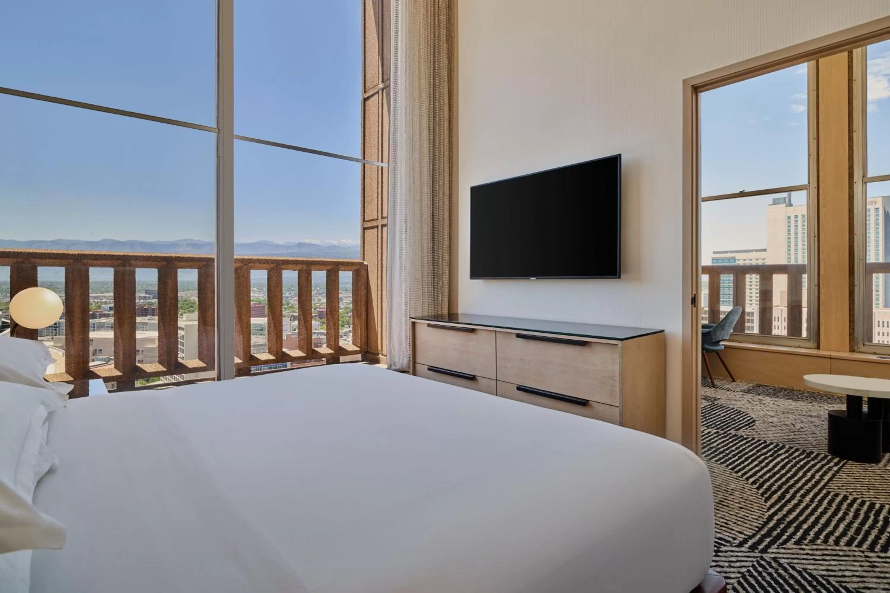 Photo of the whole room, Bed in Sheraton Denver Downtown Hotel