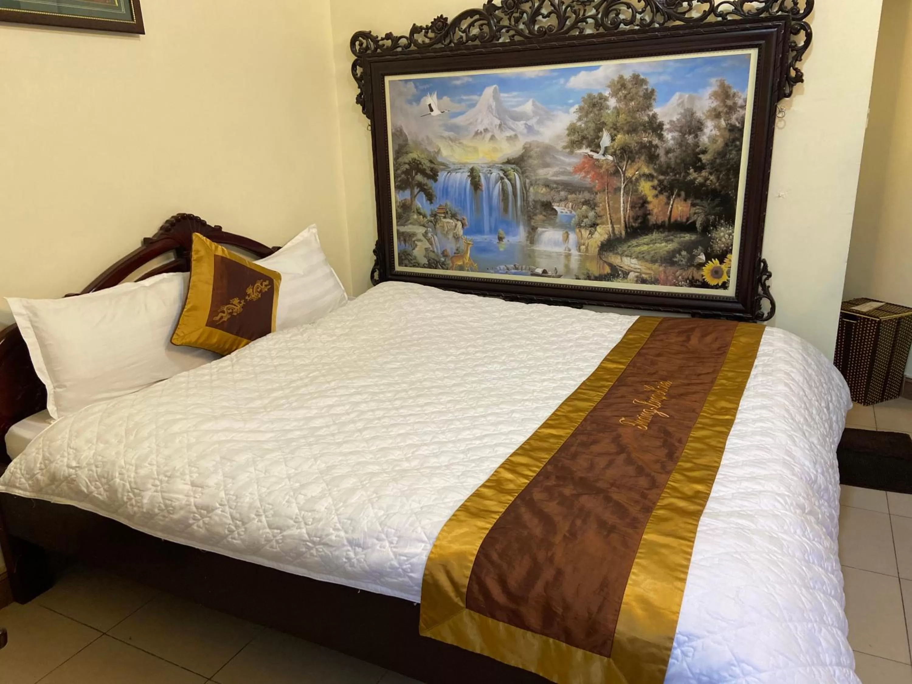 Bedroom, Bed in Thang Long Hotel