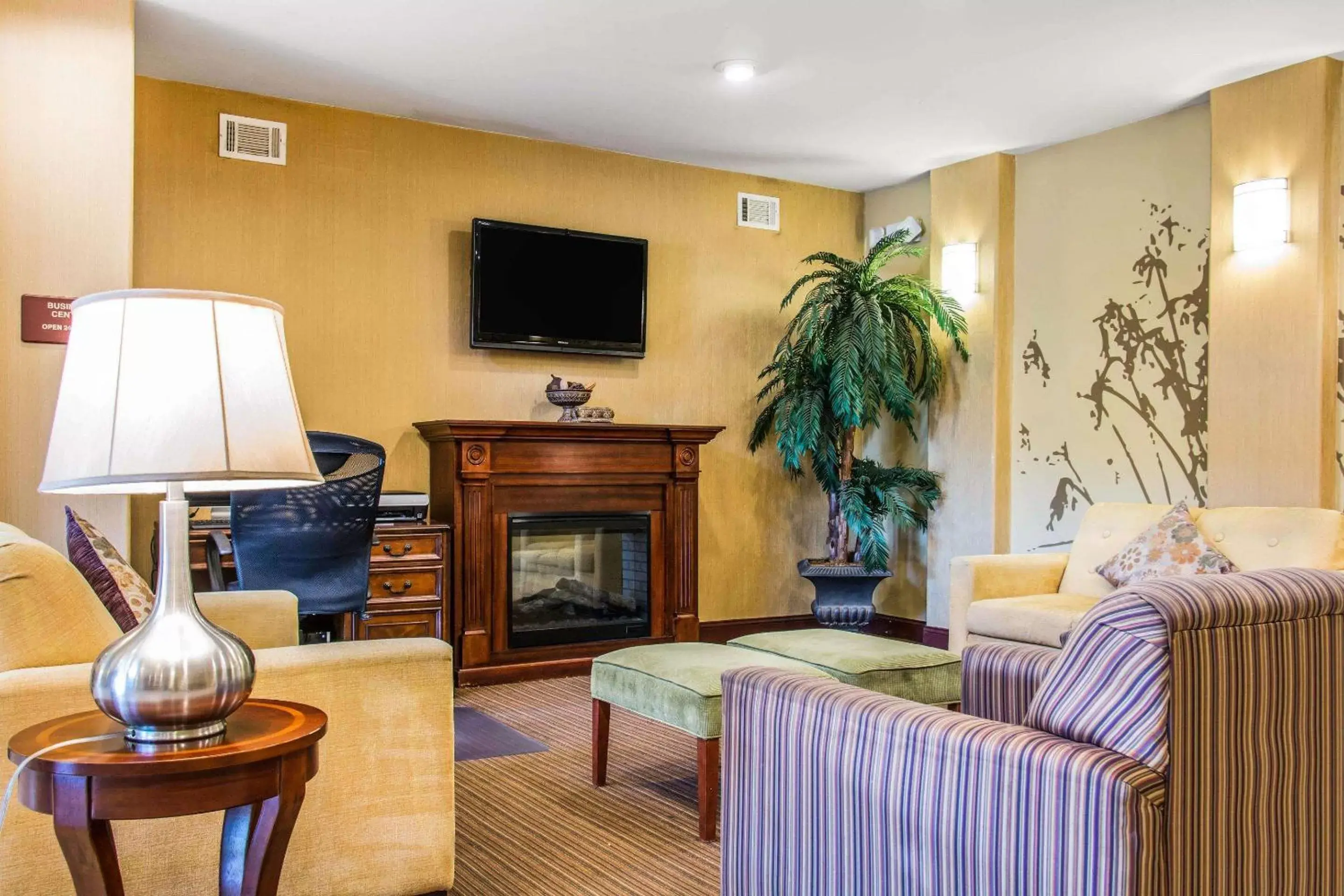 Lobby or reception, TV/Entertainment Center in Sleep Inn & Suites Pooler