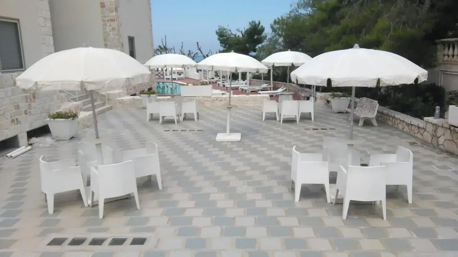 Patio, Banquet Facilities in Hotel Residence La Corvetta