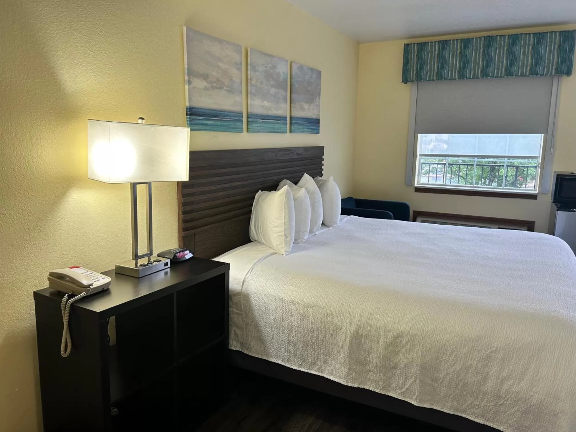 Bed in Seven Gables Inn