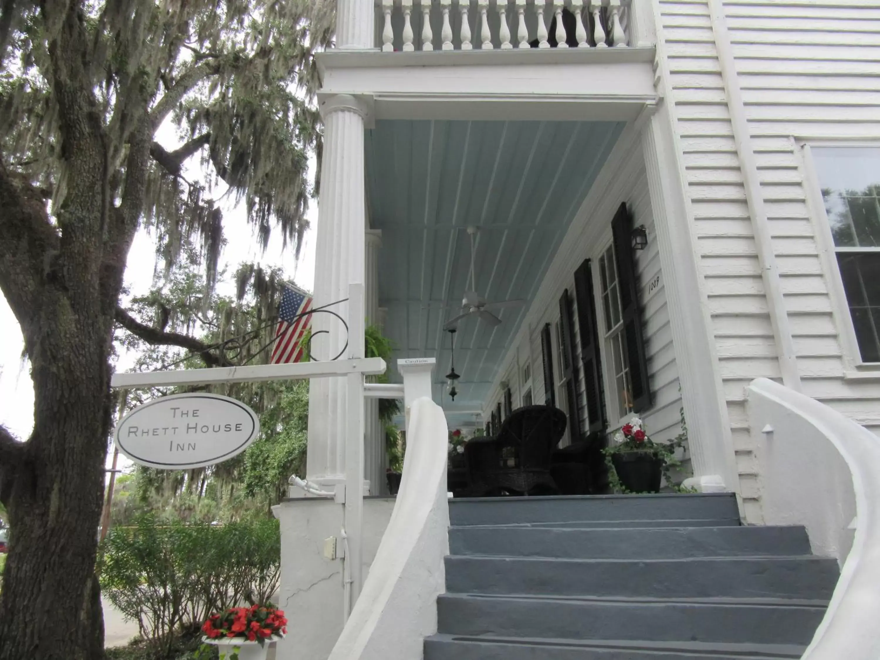 Facade/entrance in Rhett House