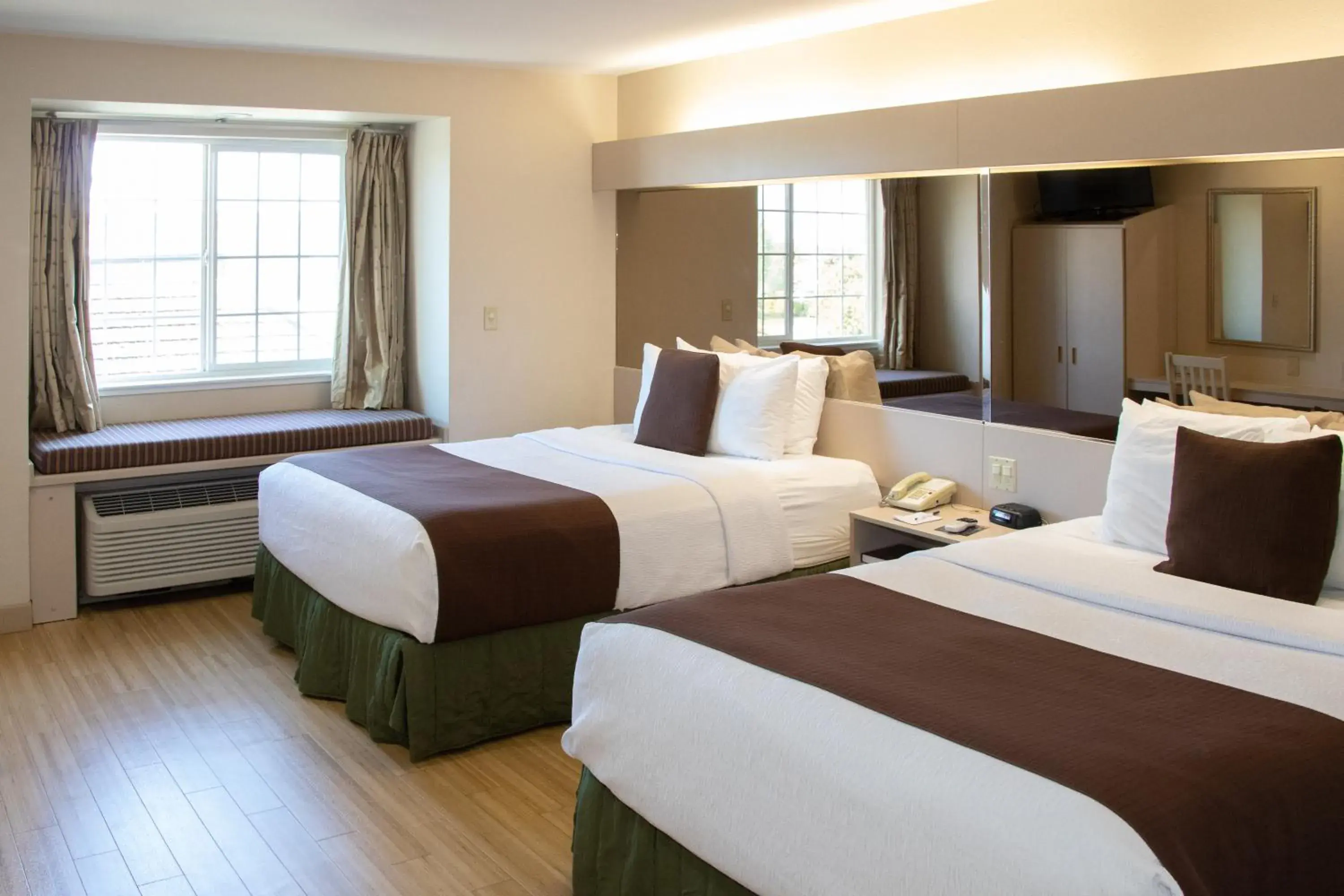 Bed in Microtel Inn & Suites Lodi